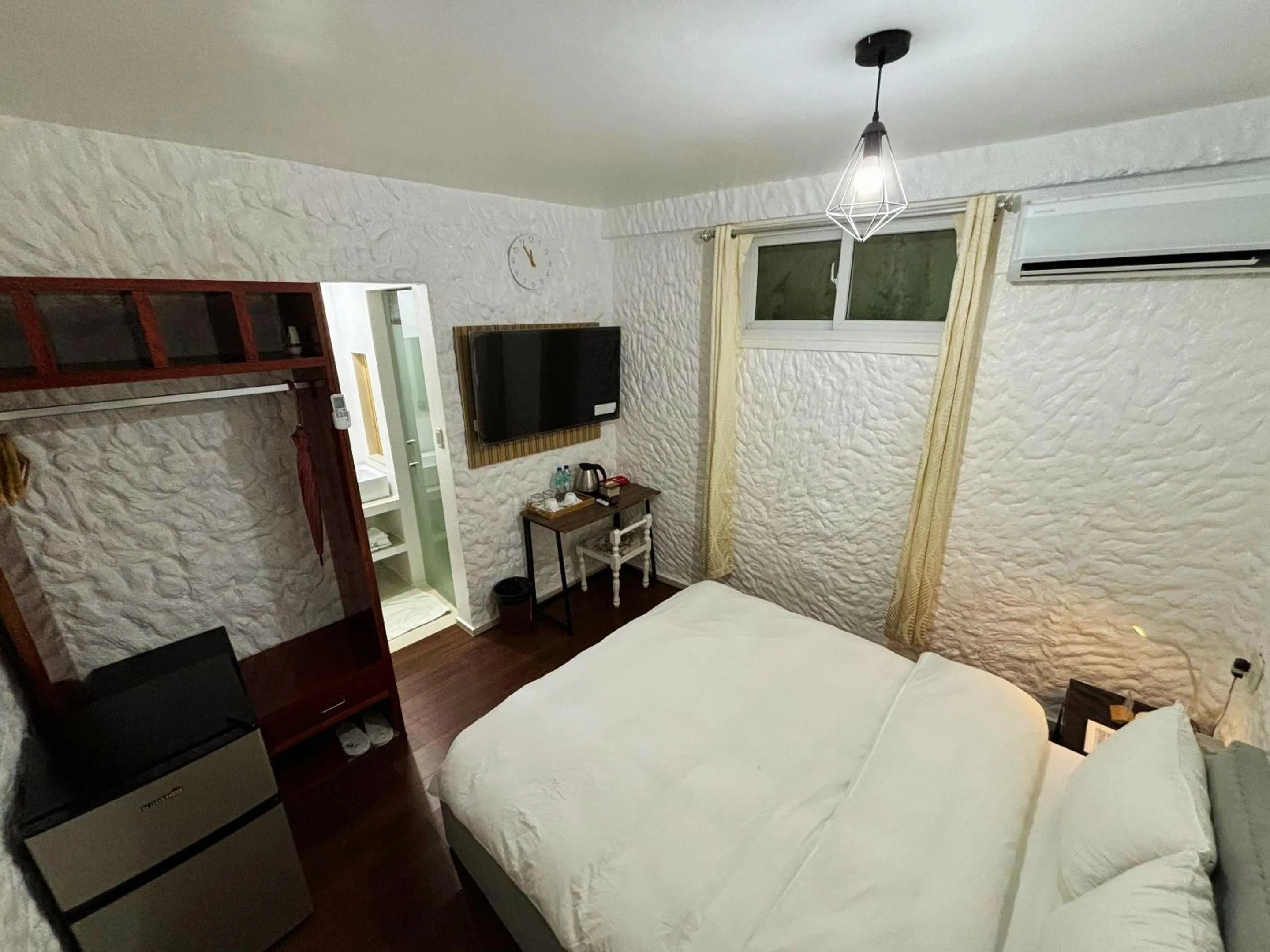 Bed in Montani Beach Resort Puerto Galera powered by Cocotel