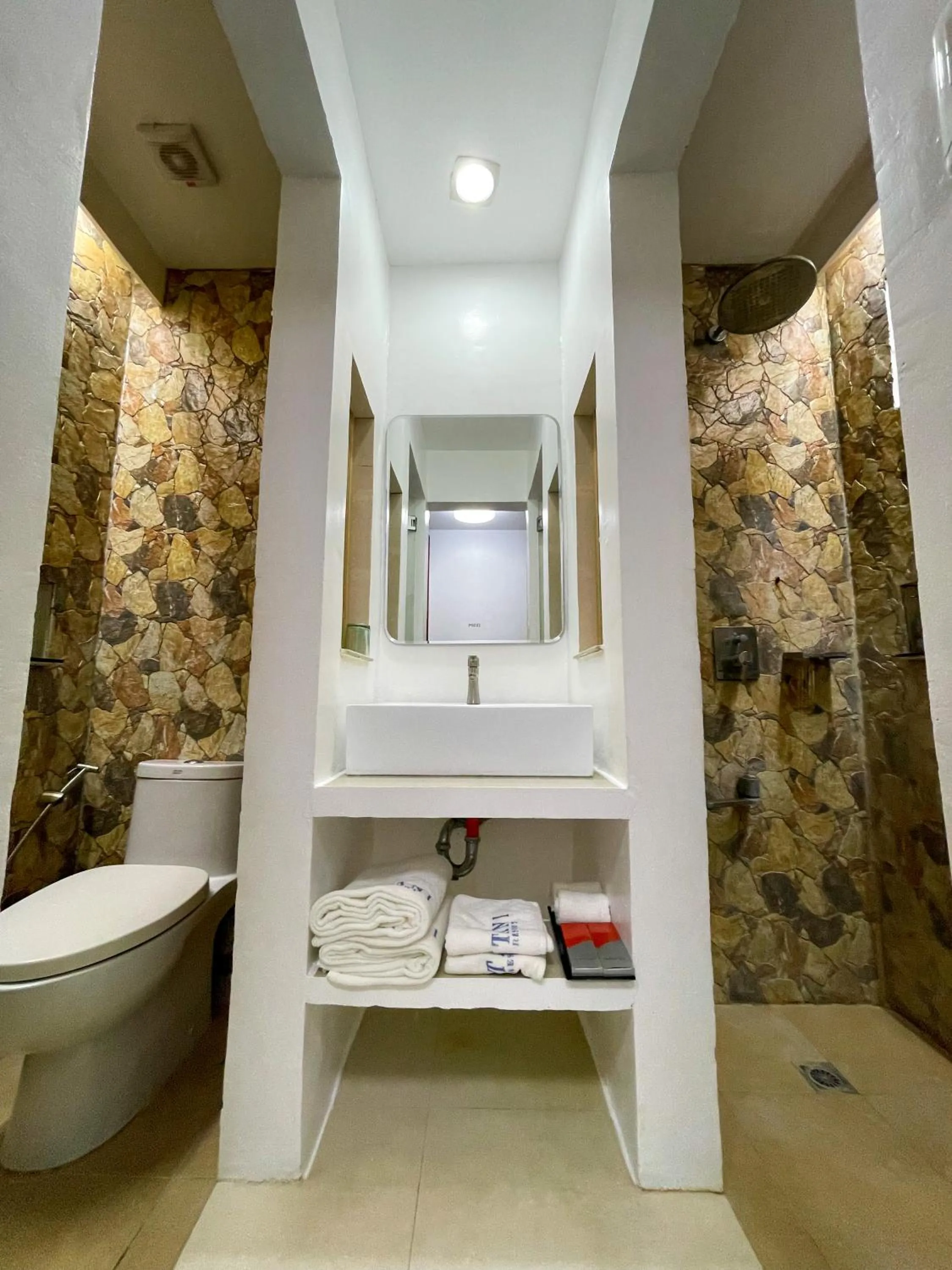 Toilet in Montani Beach Resort Puerto Galera powered by Cocotel