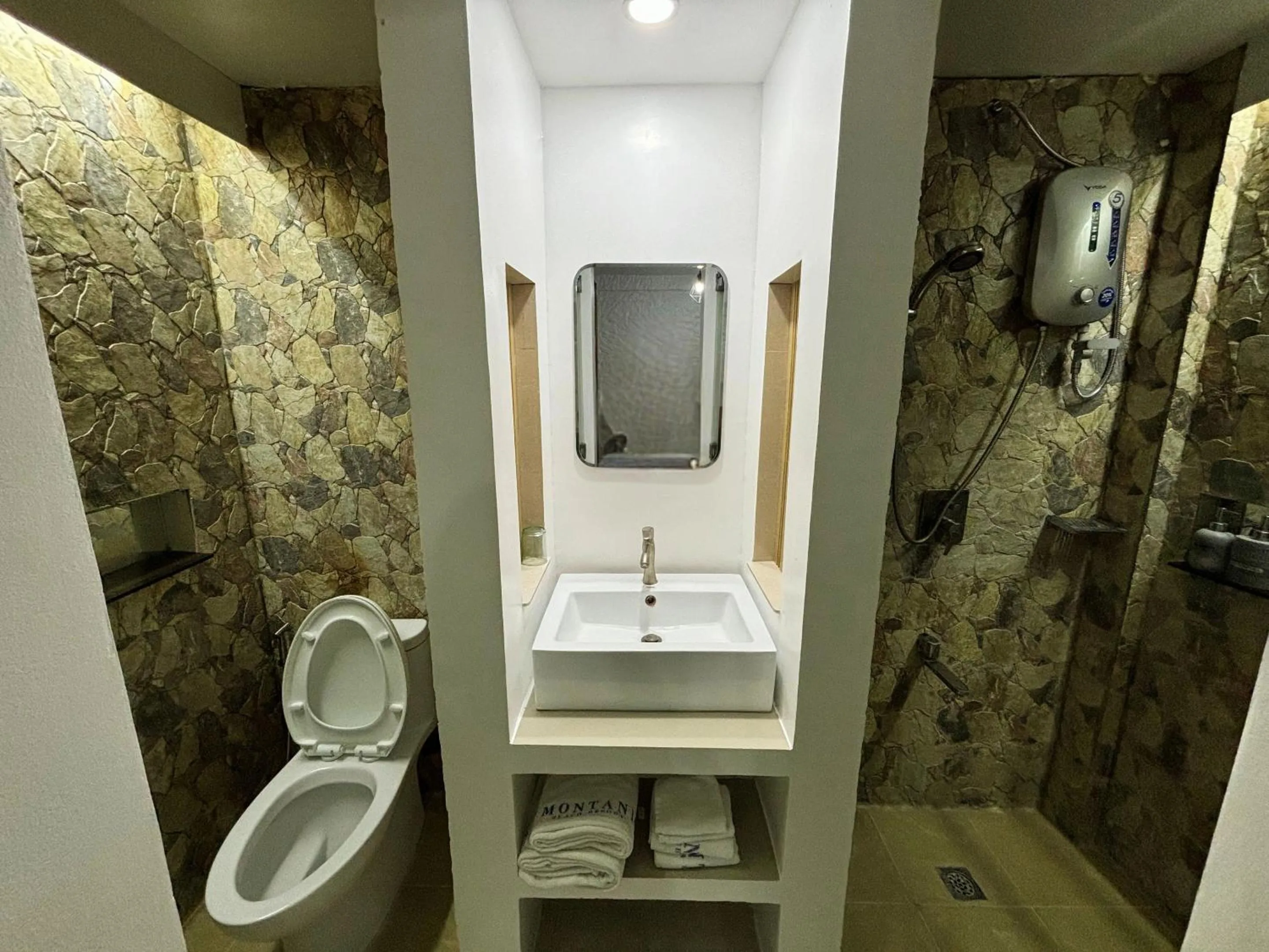 Montani Beach Resort Puerto Galera powered by Cocotel