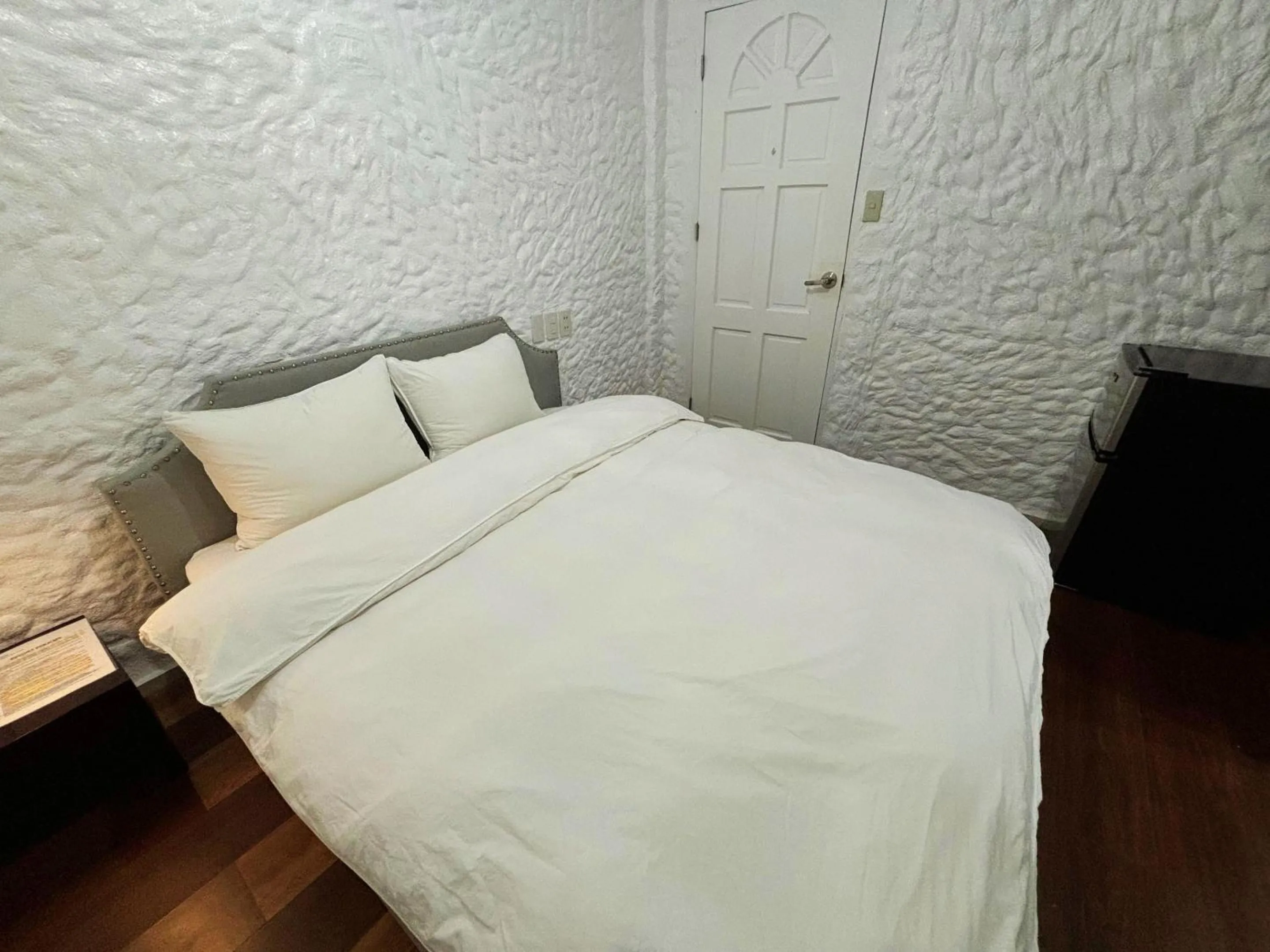 Bed in Montani Beach Resort Puerto Galera powered by Cocotel