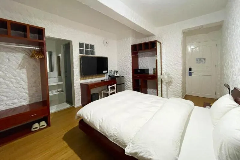 Photo of the whole room, Bed in Montani Beach Resort Puerto Galera powered by Cocotel