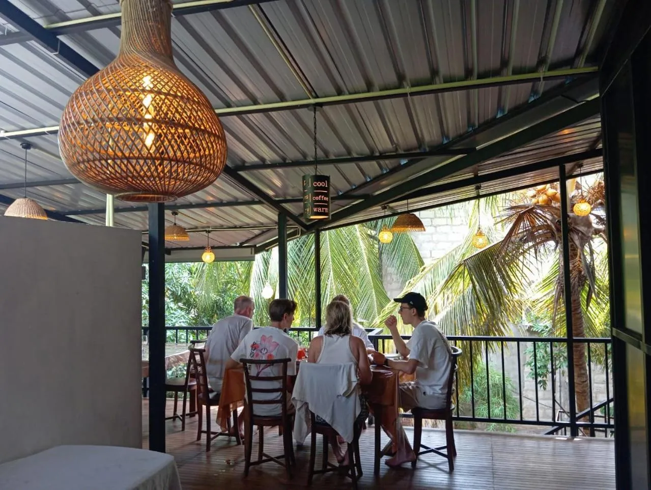 Restaurant/places to eat in Liyana Holiday resort