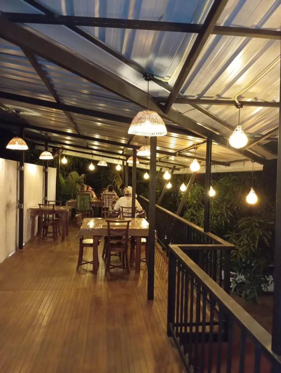 Restaurant/places to eat in Liyana Holiday resort