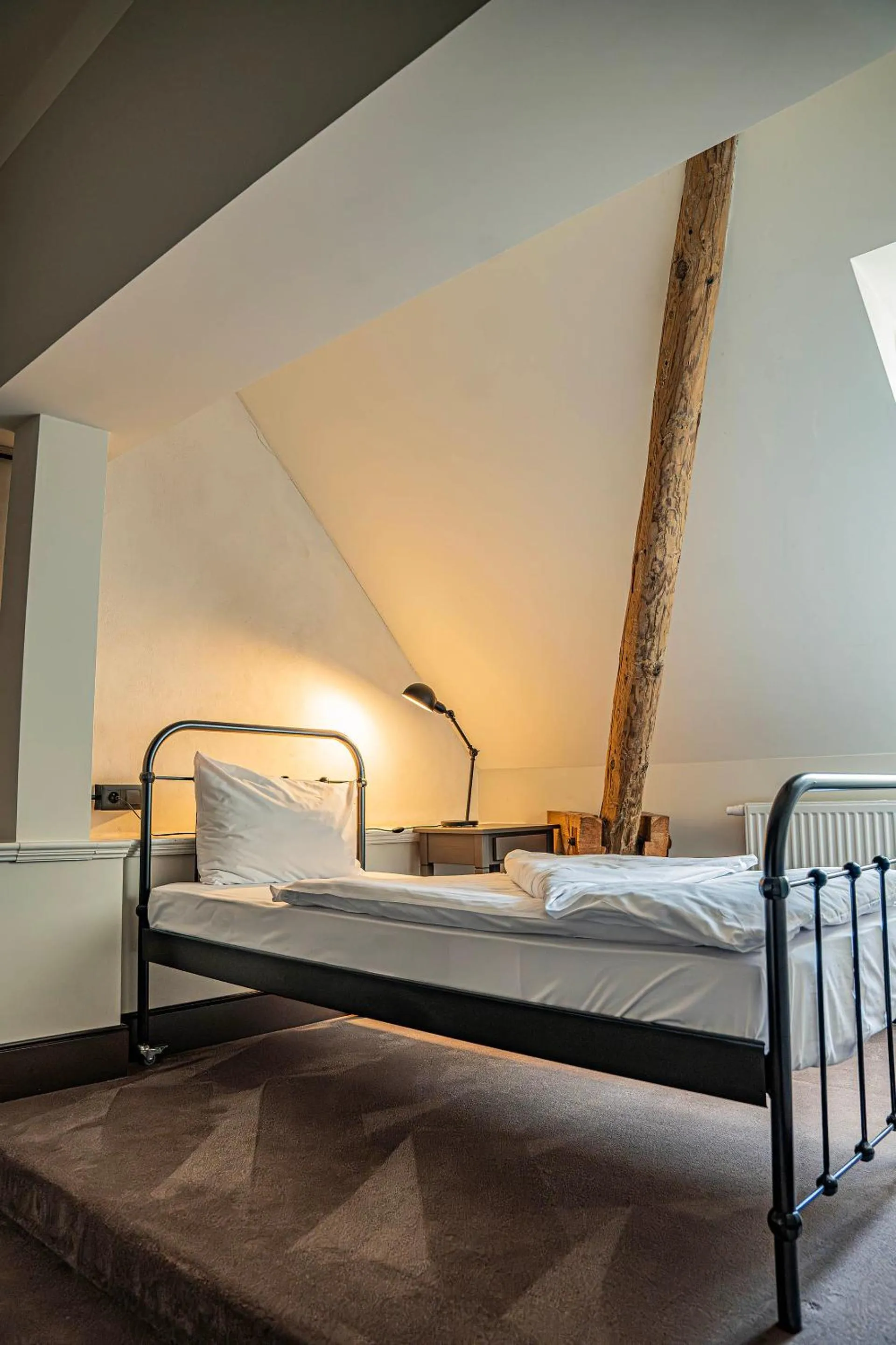 Bed in ARCHE Klasztor Wrocław