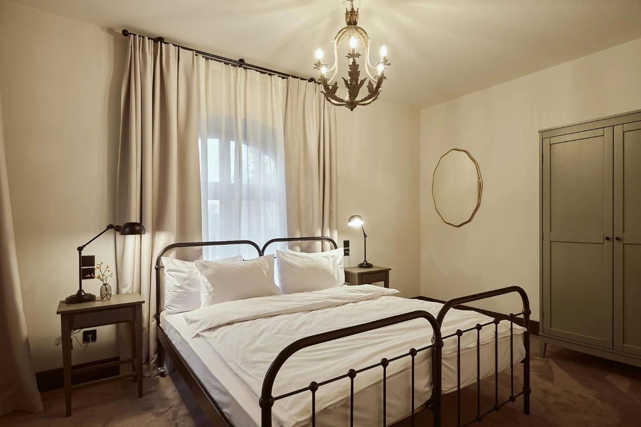 Bed in ARCHE Klasztor Wrocław