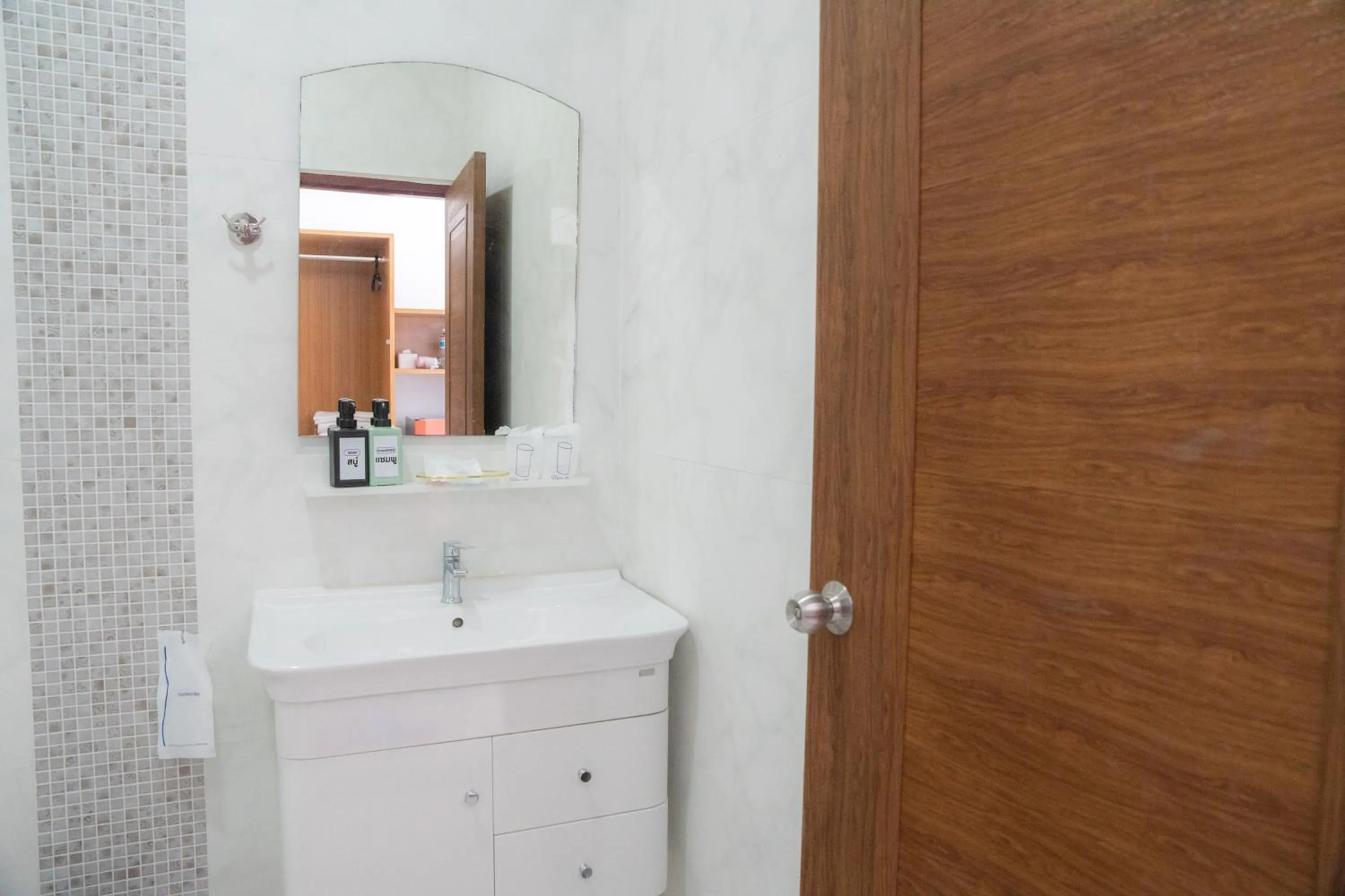 Bathroom in Mam Kaibae Hotel