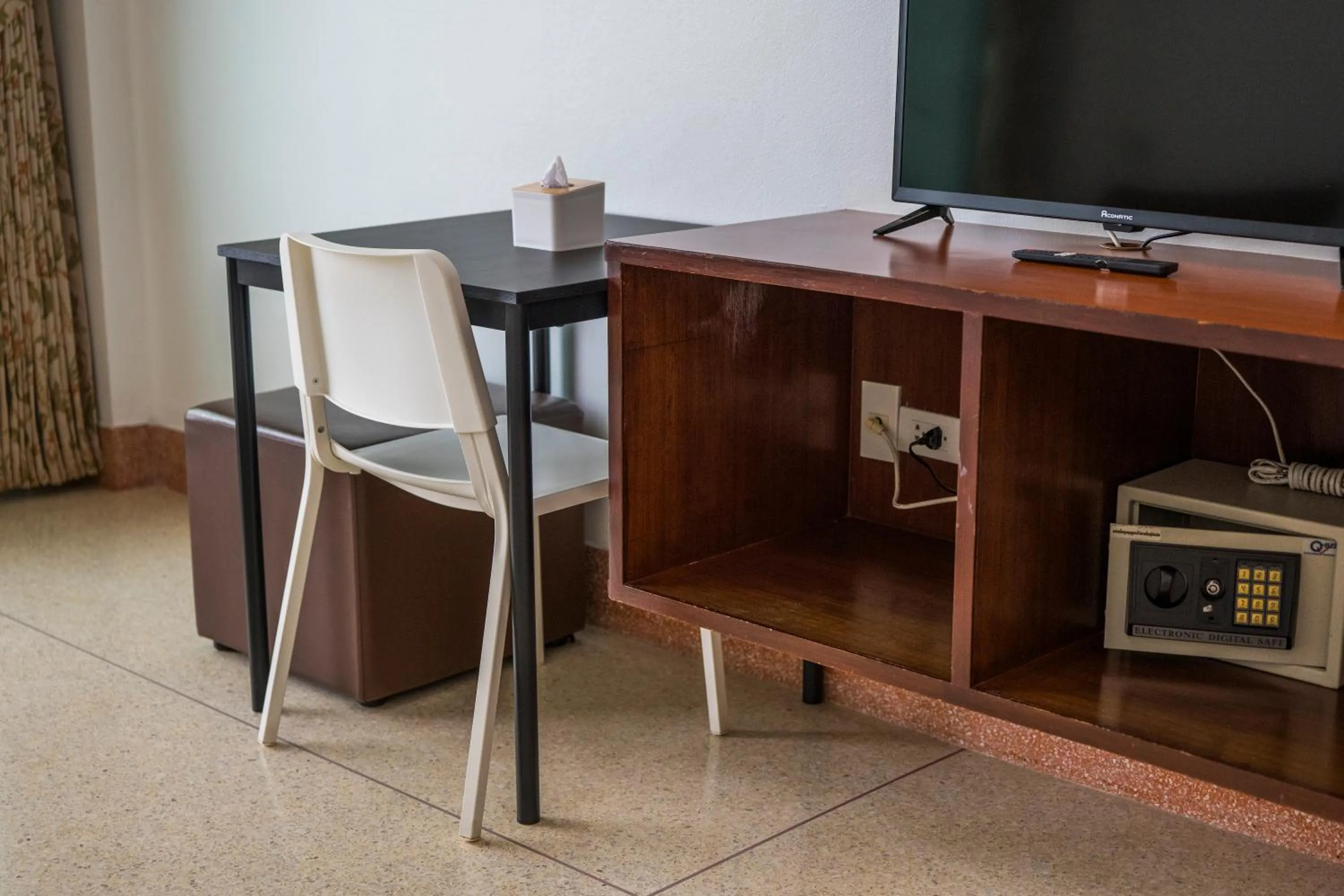 TV and multimedia in Mam Kaibae Hotel