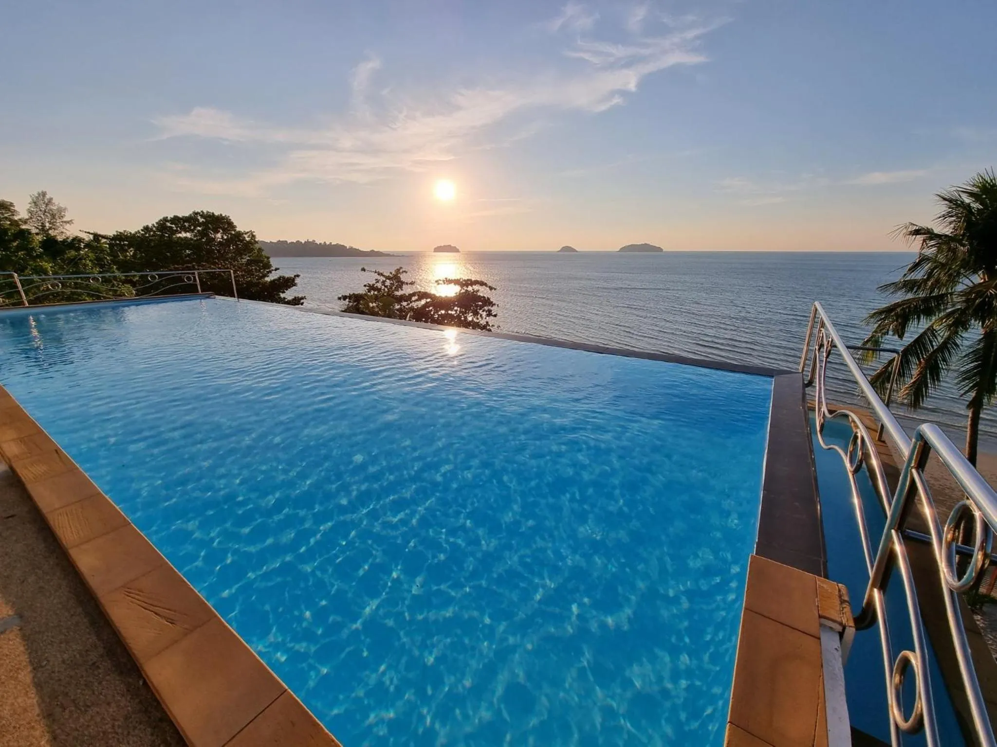 Swimming pool in Mam Kaibae Hotel