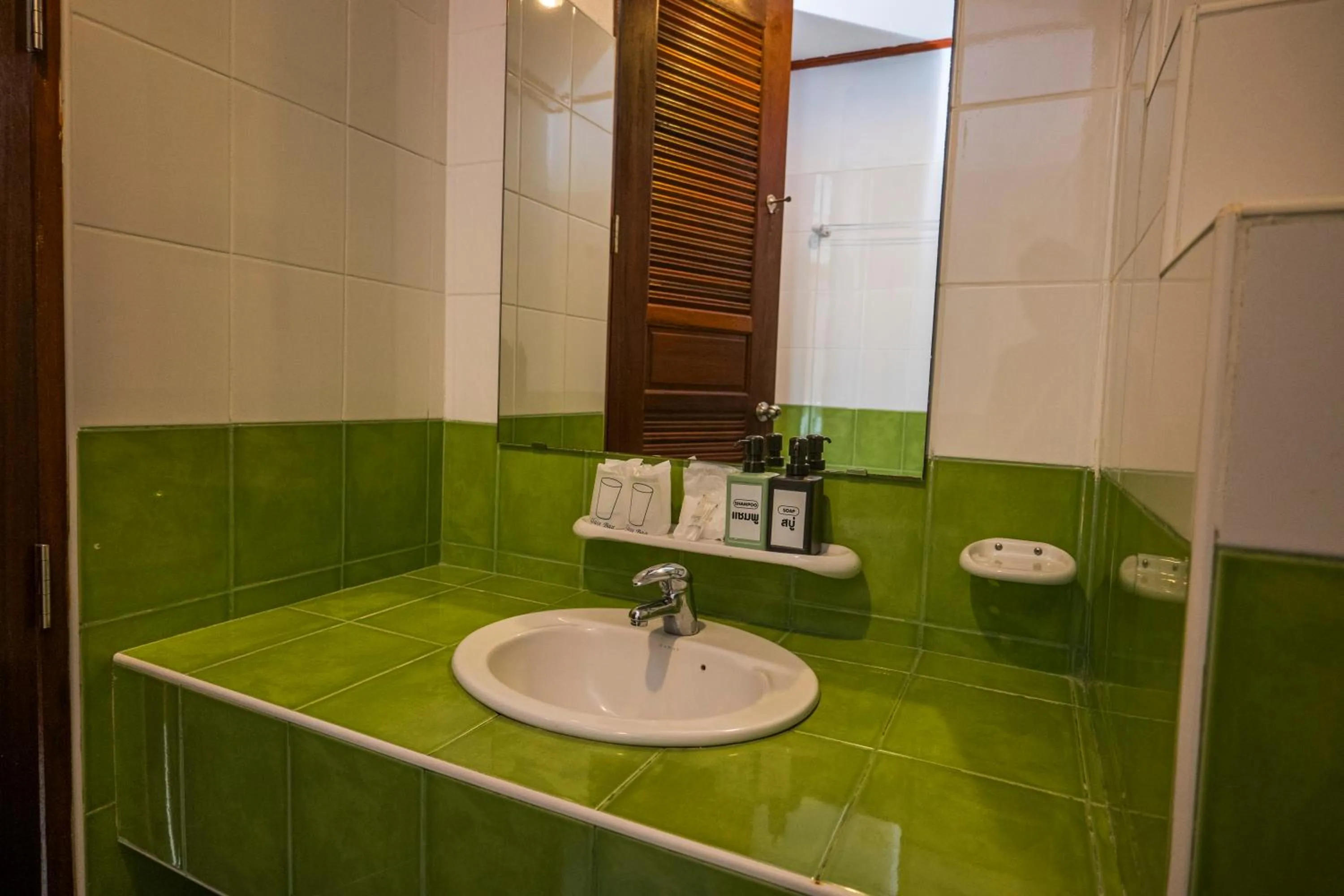 Bathroom in Mam Kaibae Hotel