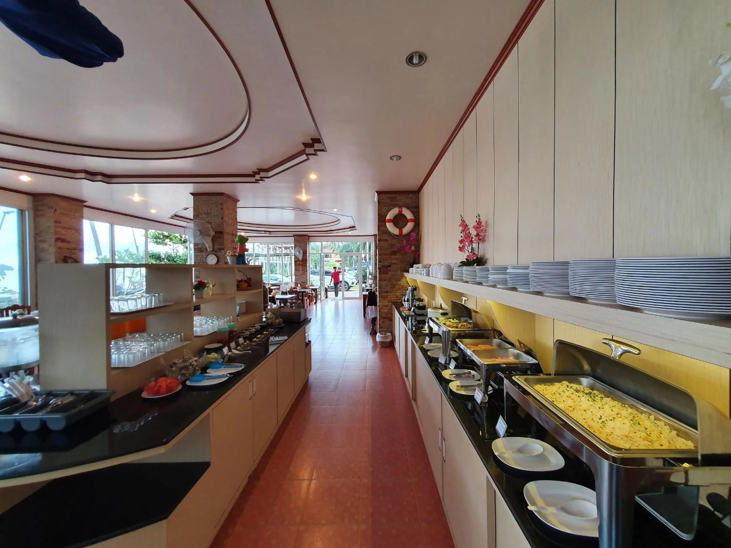 Restaurant/places to eat in Mam Kaibae Hotel