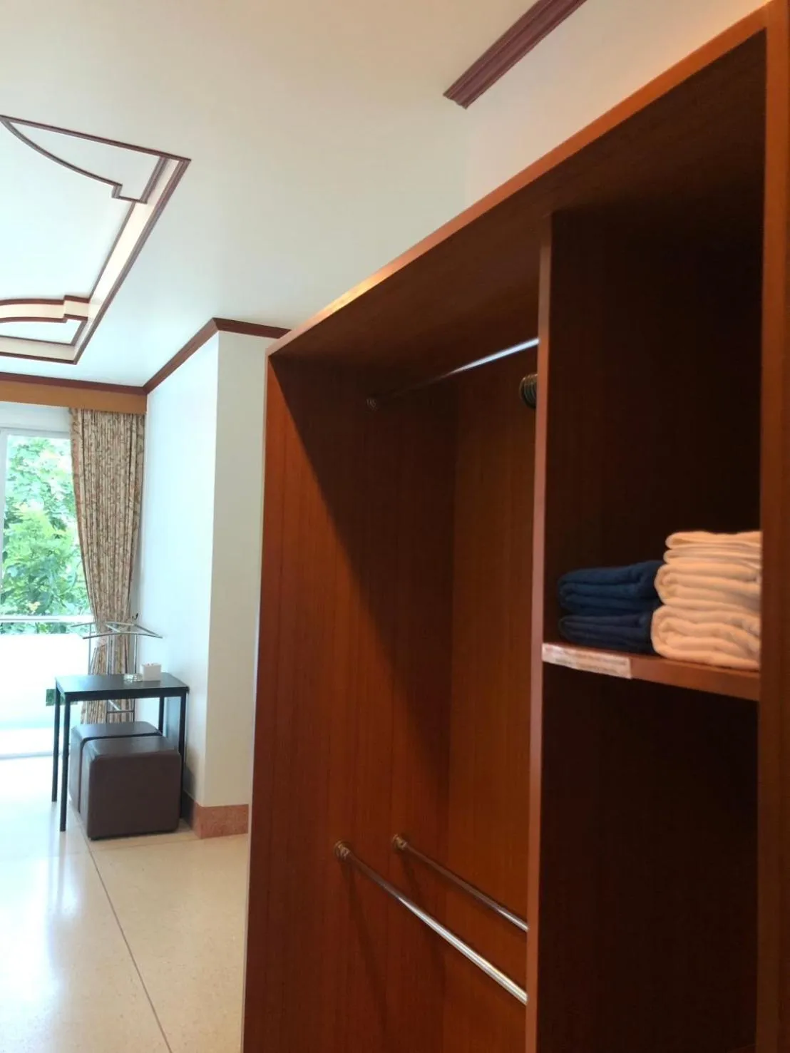 wardrobe in Mam Kaibae Hotel