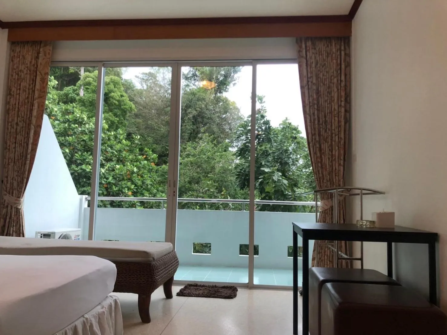 Balcony/Terrace, Bed in Mam Kaibae Hotel