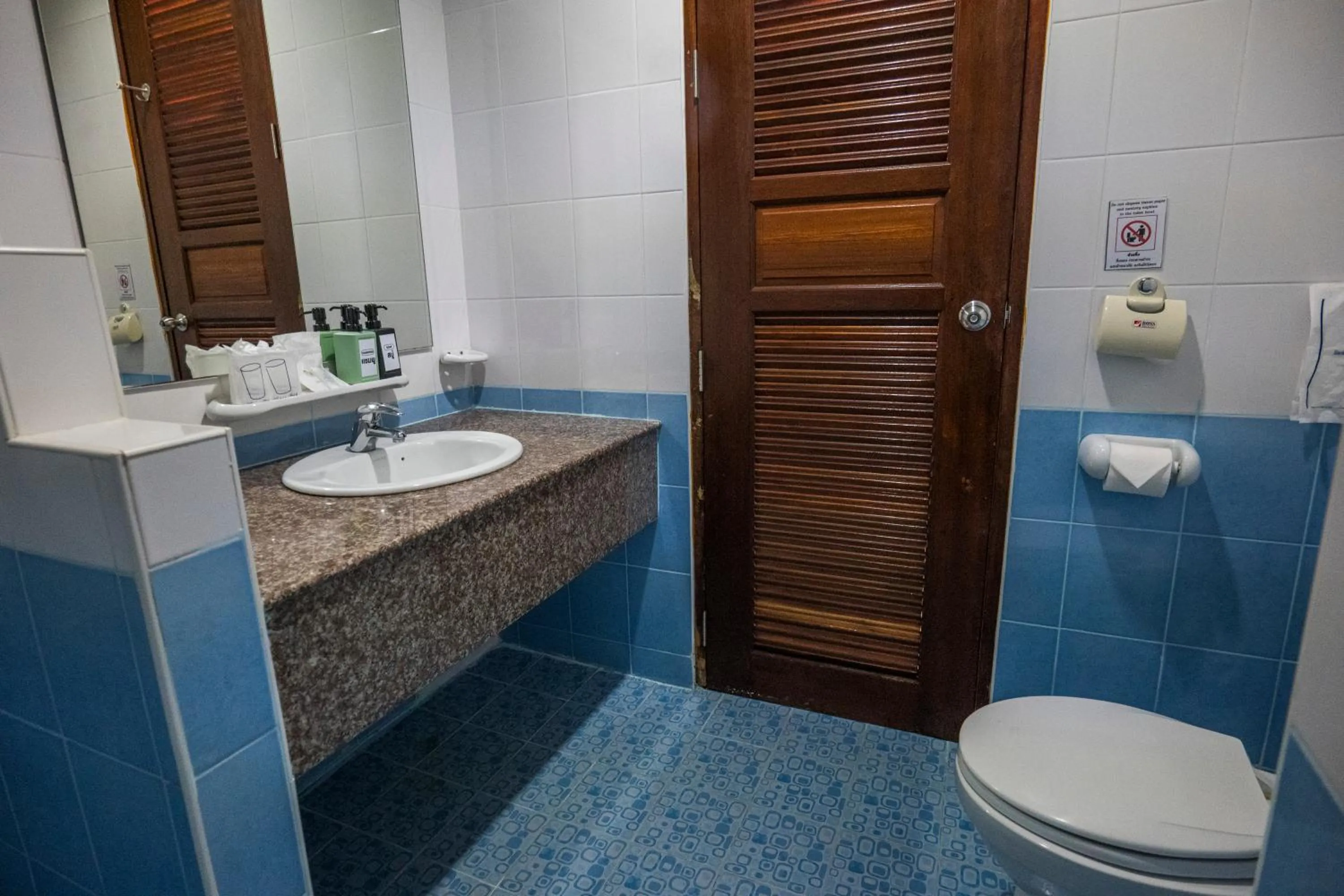 Bathroom in Mam Kaibae Hotel