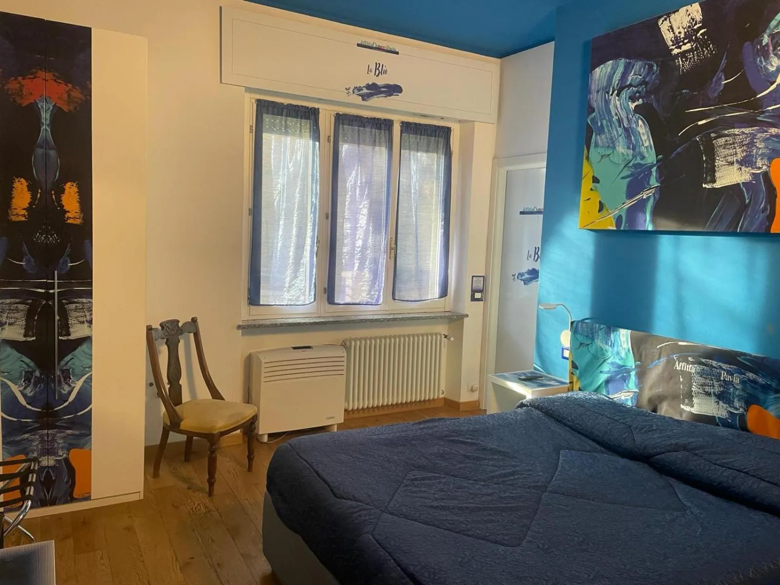 Photo of the whole room, Bed in Rooms Of Love