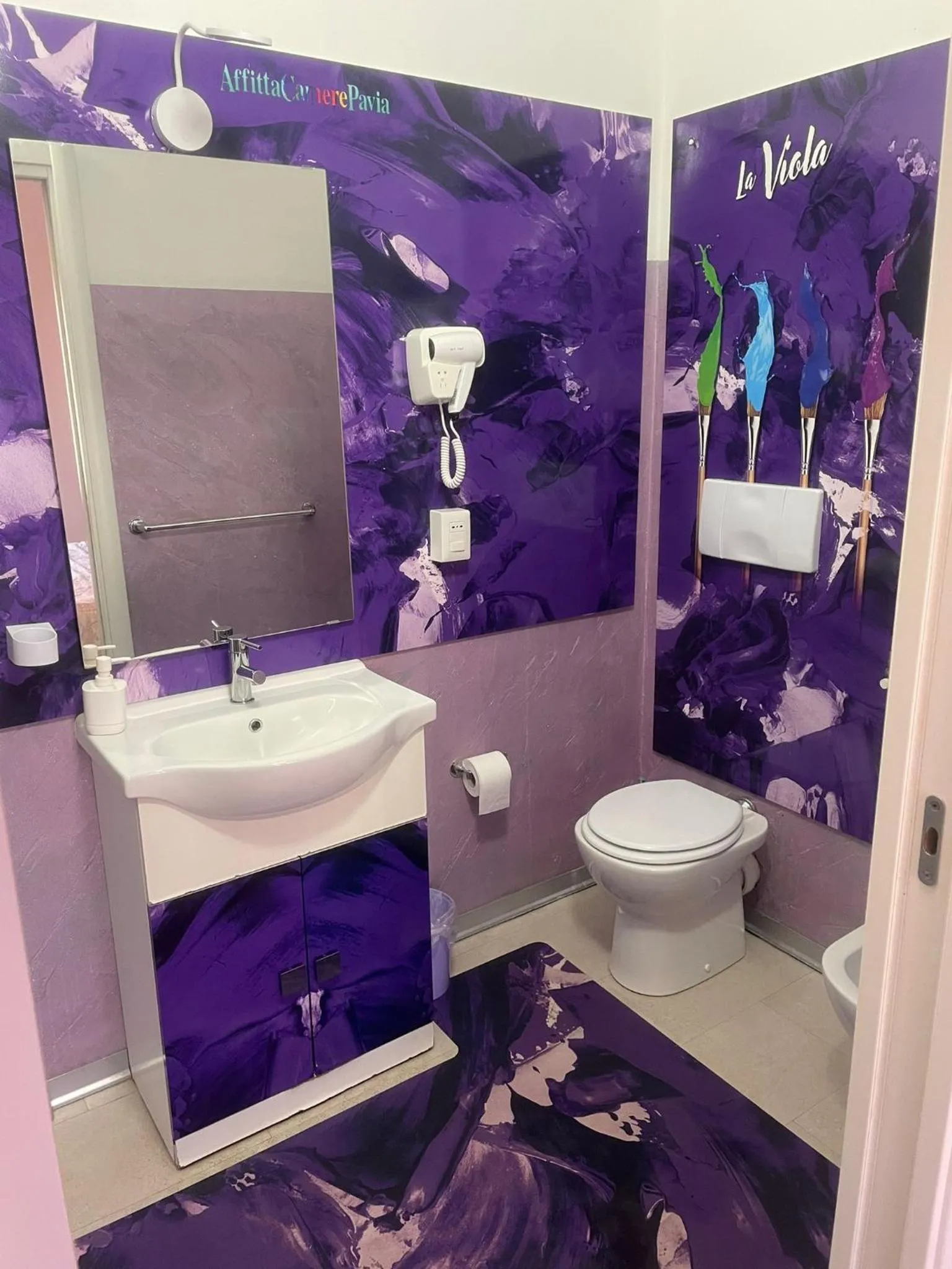 Toilet in Rooms Of Love