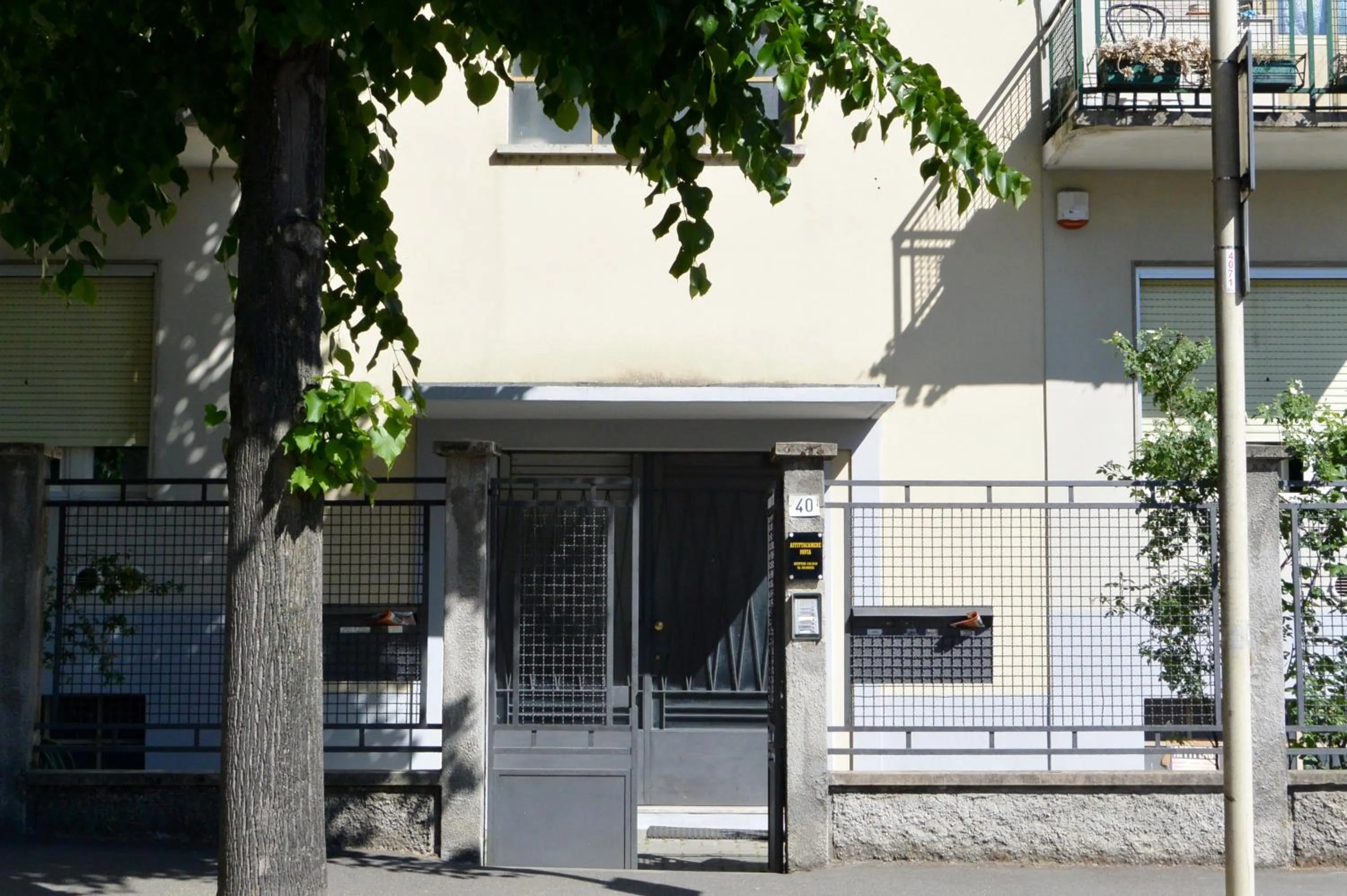 Facade/entrance in Rooms Of Love