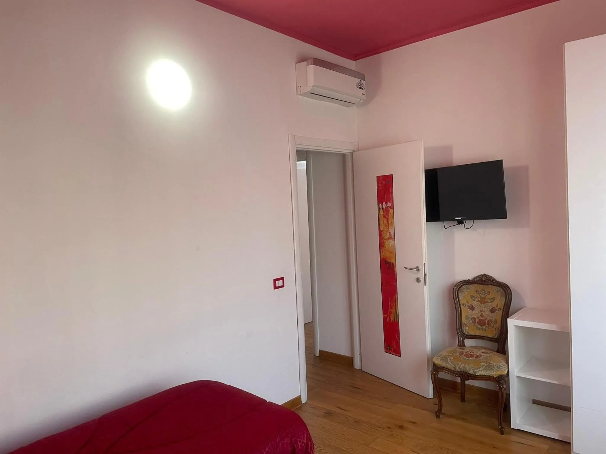 Photo of the whole room in Rooms Of Love