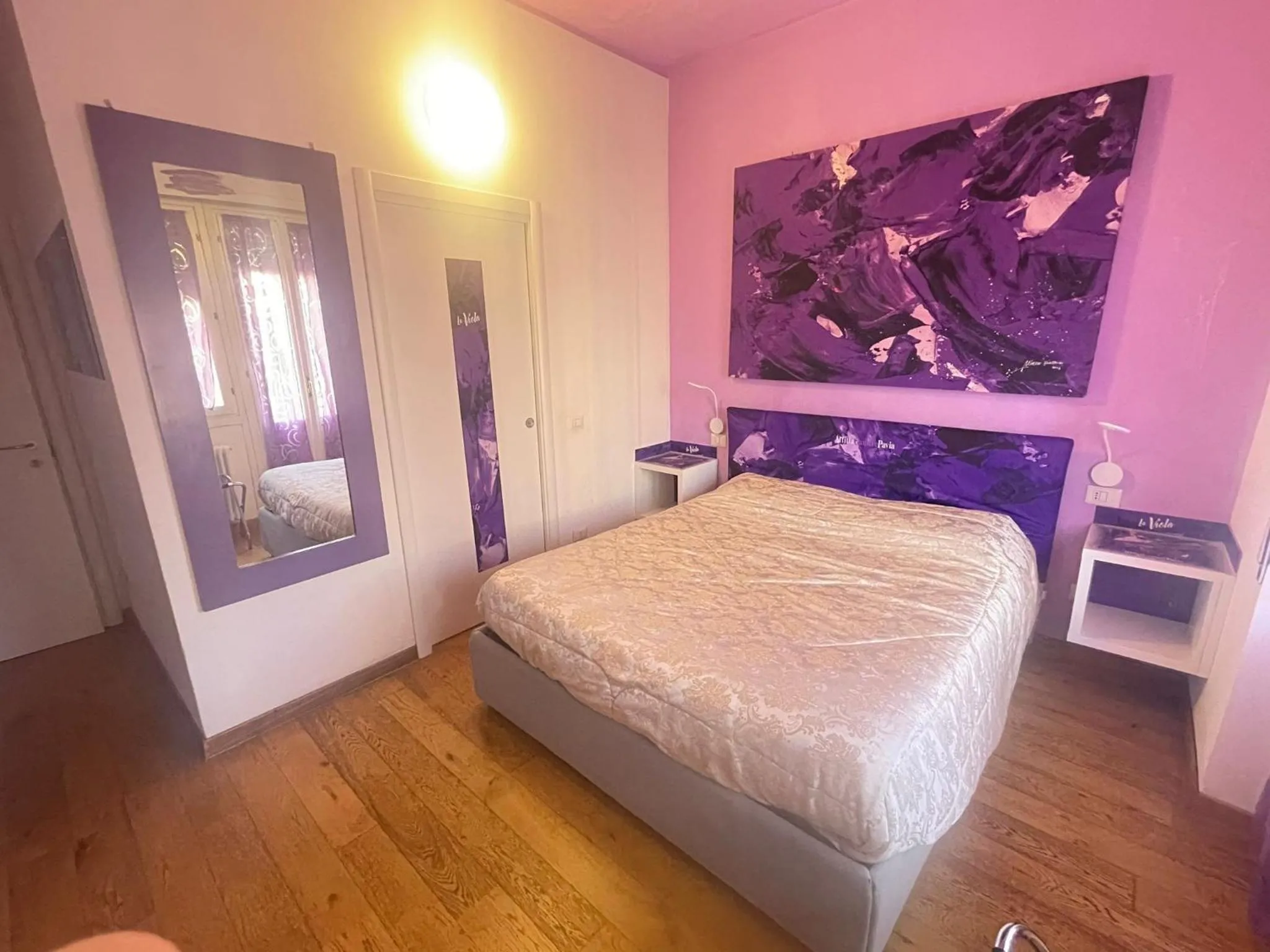 Bed in Rooms Of Love