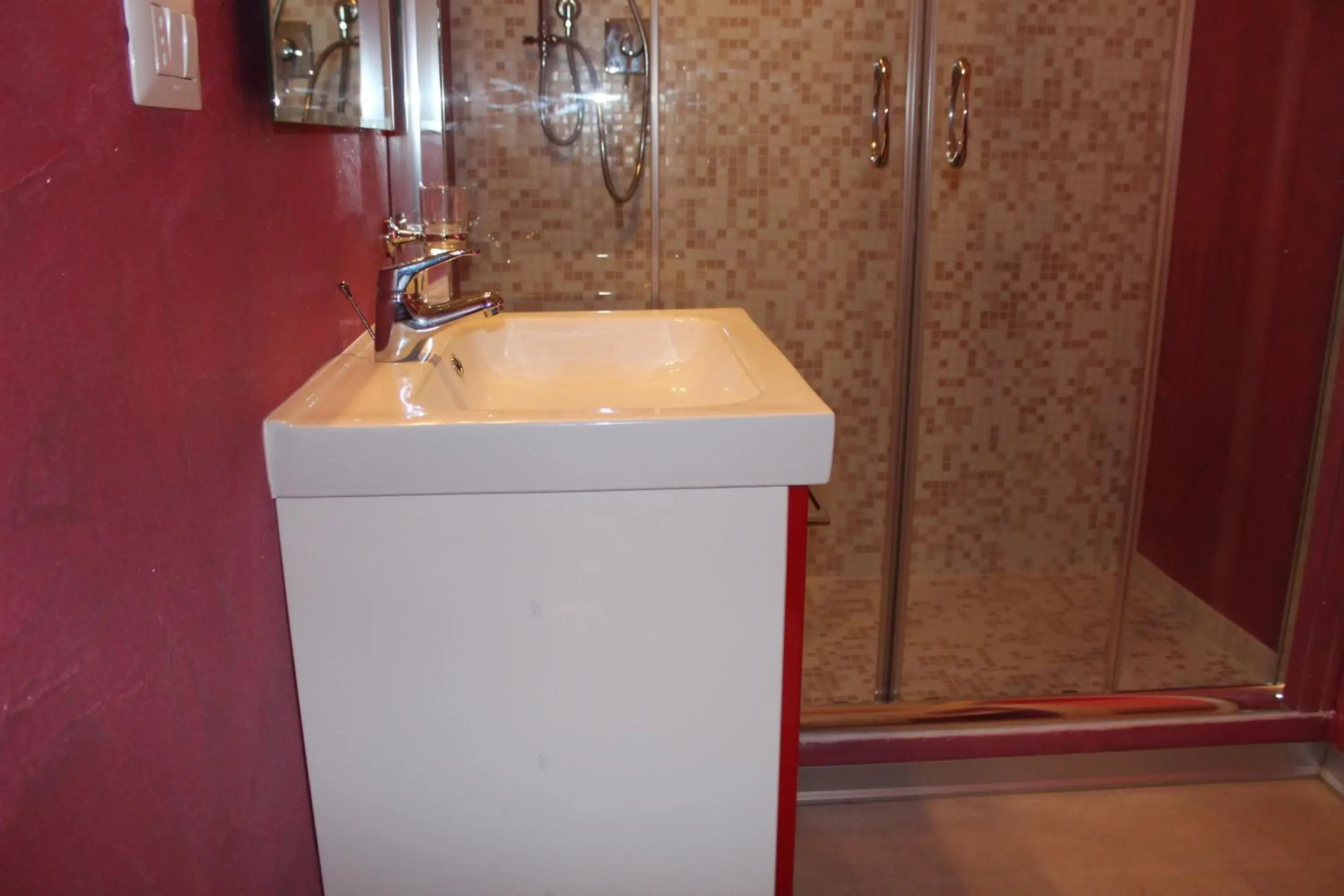 Deluxe Twin Room - single occupancy in Rooms Of Love Deluxe Twin Room - single occupancy in Rooms Of Love