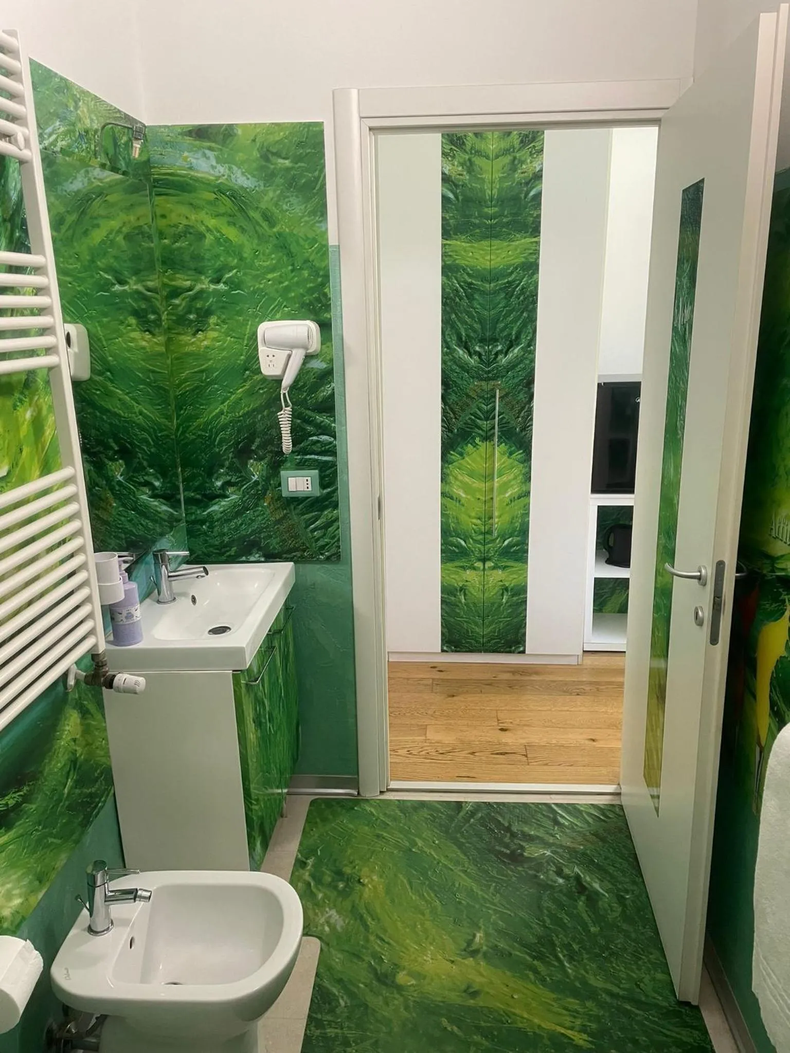 Toilet in Rooms Of Love