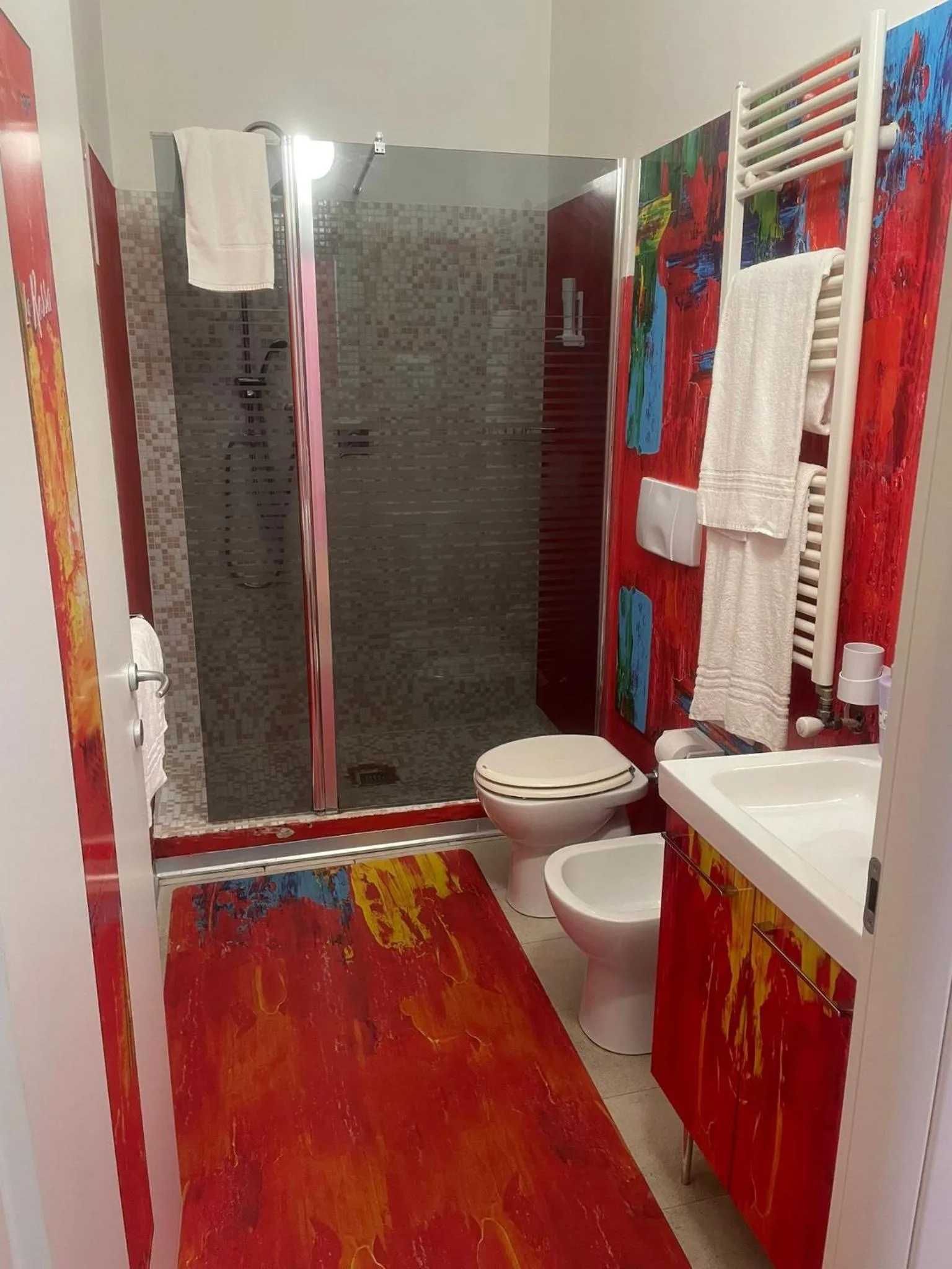 Shower in Rooms Of Love