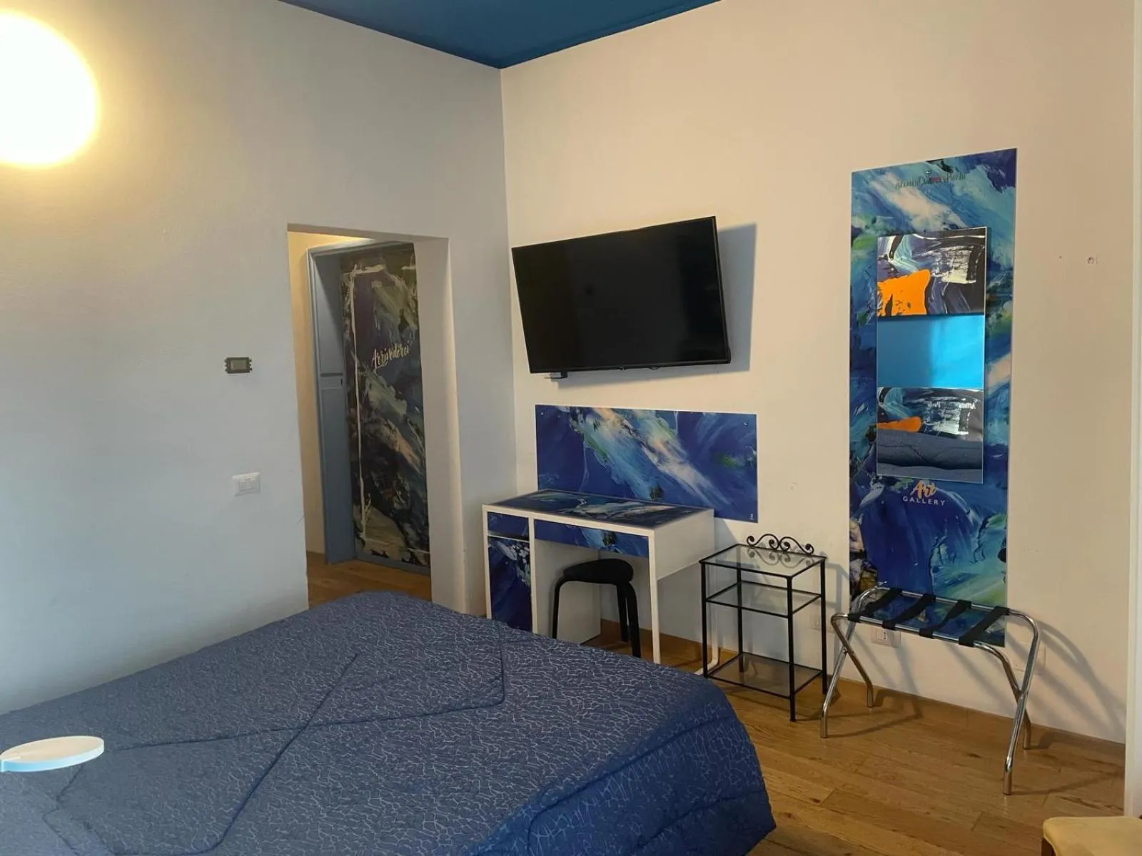 TV and multimedia, Bed in Rooms Of Love