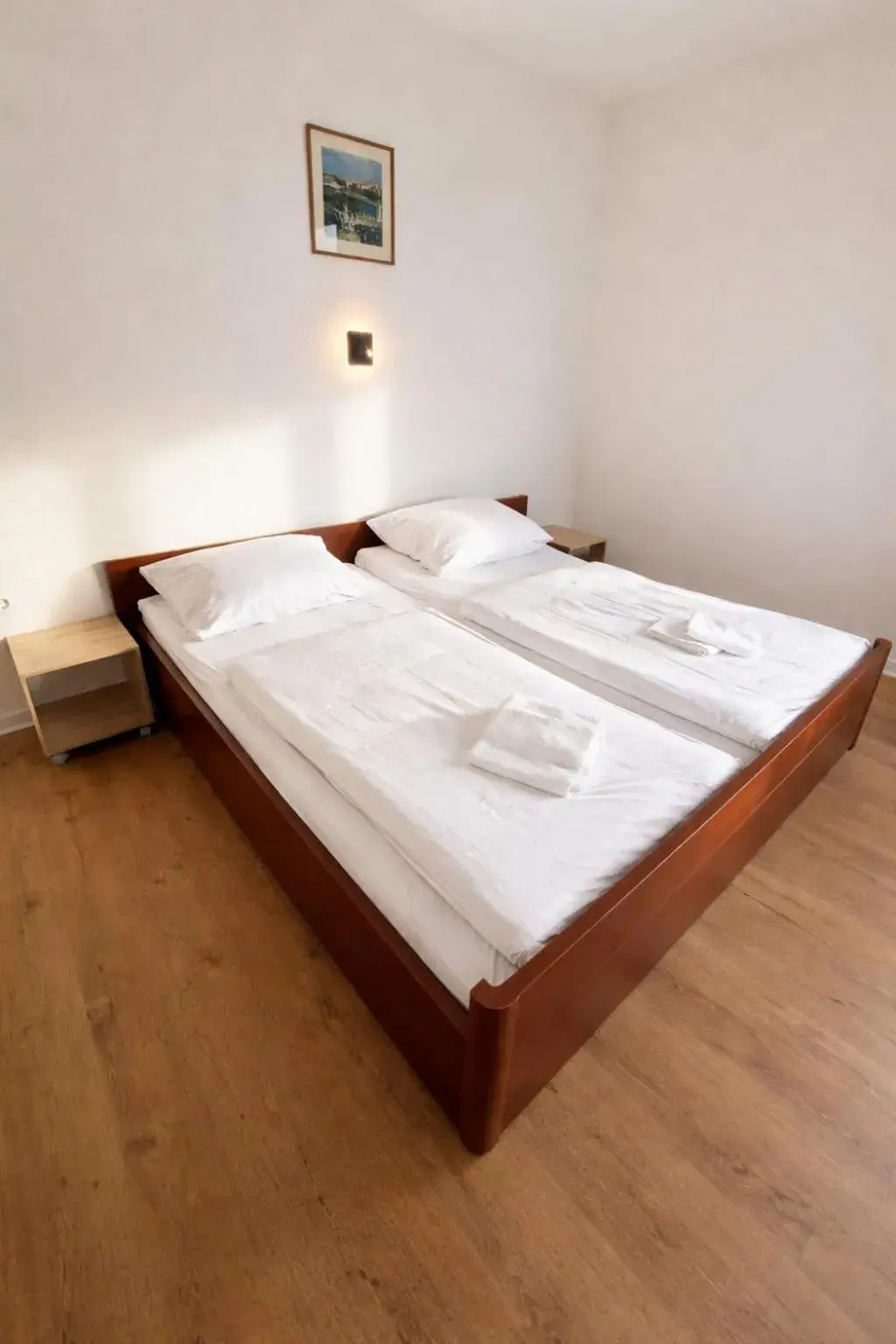 Double Room with Shared Bathroom in Hotel Haus Schwan Köln Double Room with Shared Bathroom in Hotel Haus Schwan Köln