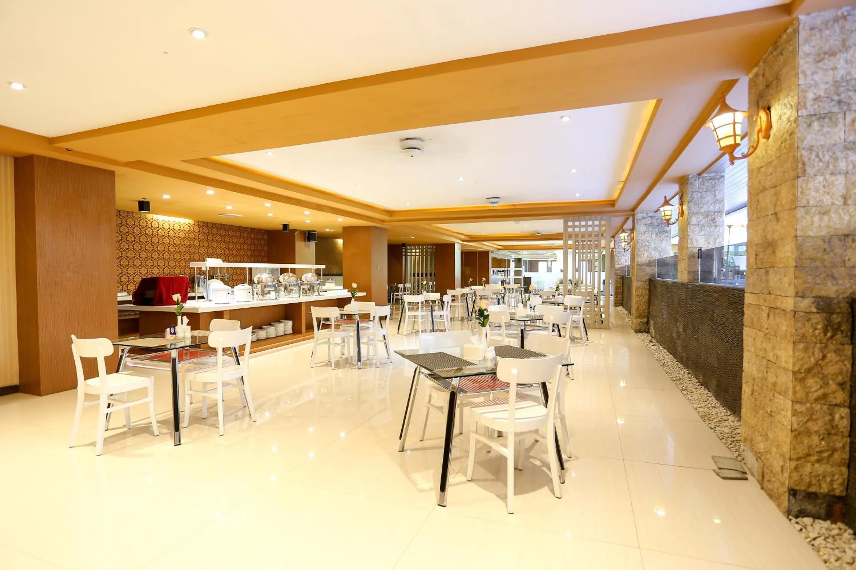Restaurant/places to eat in Sylvia Hotel Premier Kupang