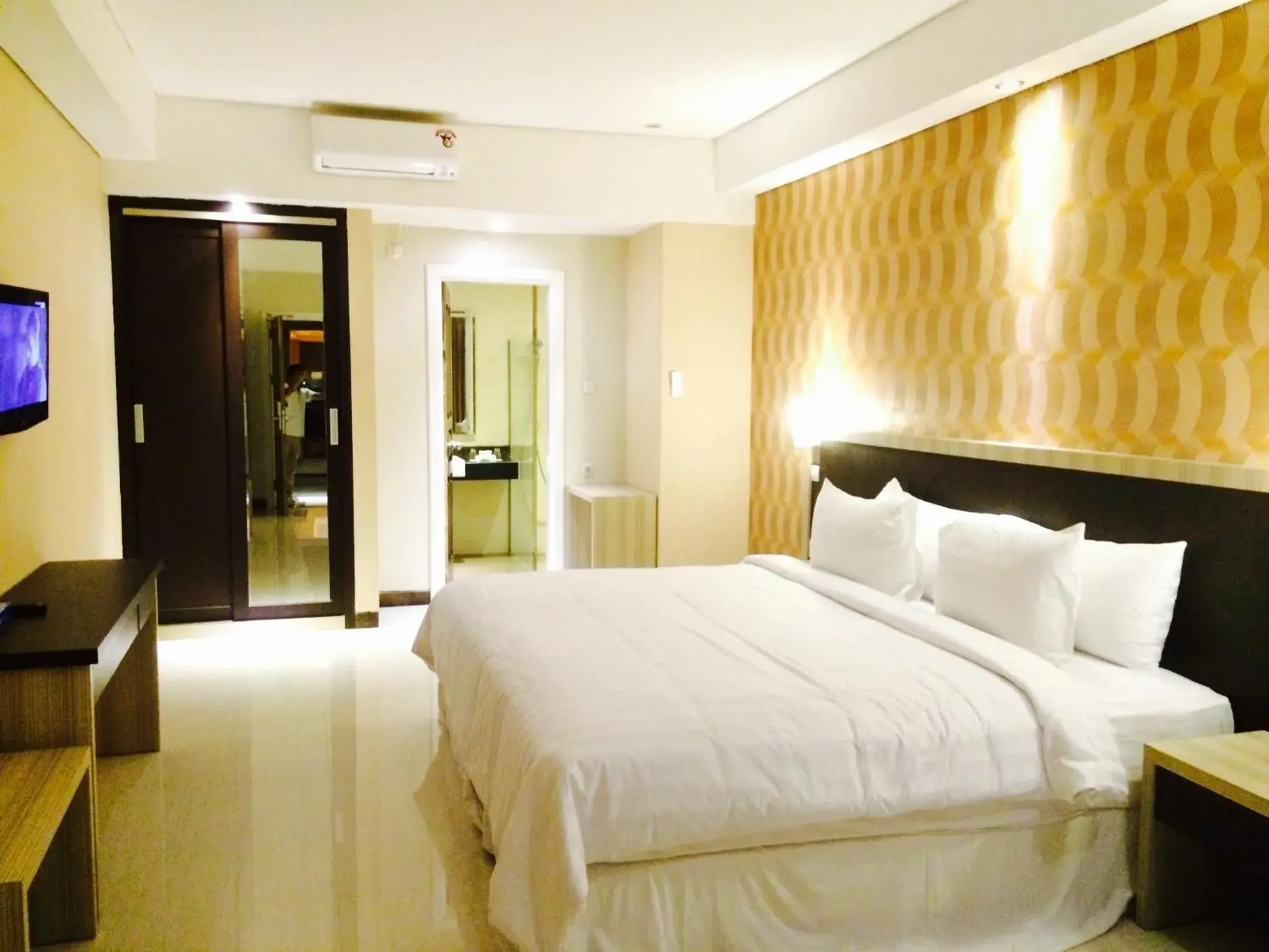 Deluxe Double or Twin Room with Pool Access in Sylvia Hotel Premier Kupang Deluxe Double or Twin Room with Pool Access in Sylvia Hotel Premier Kupang