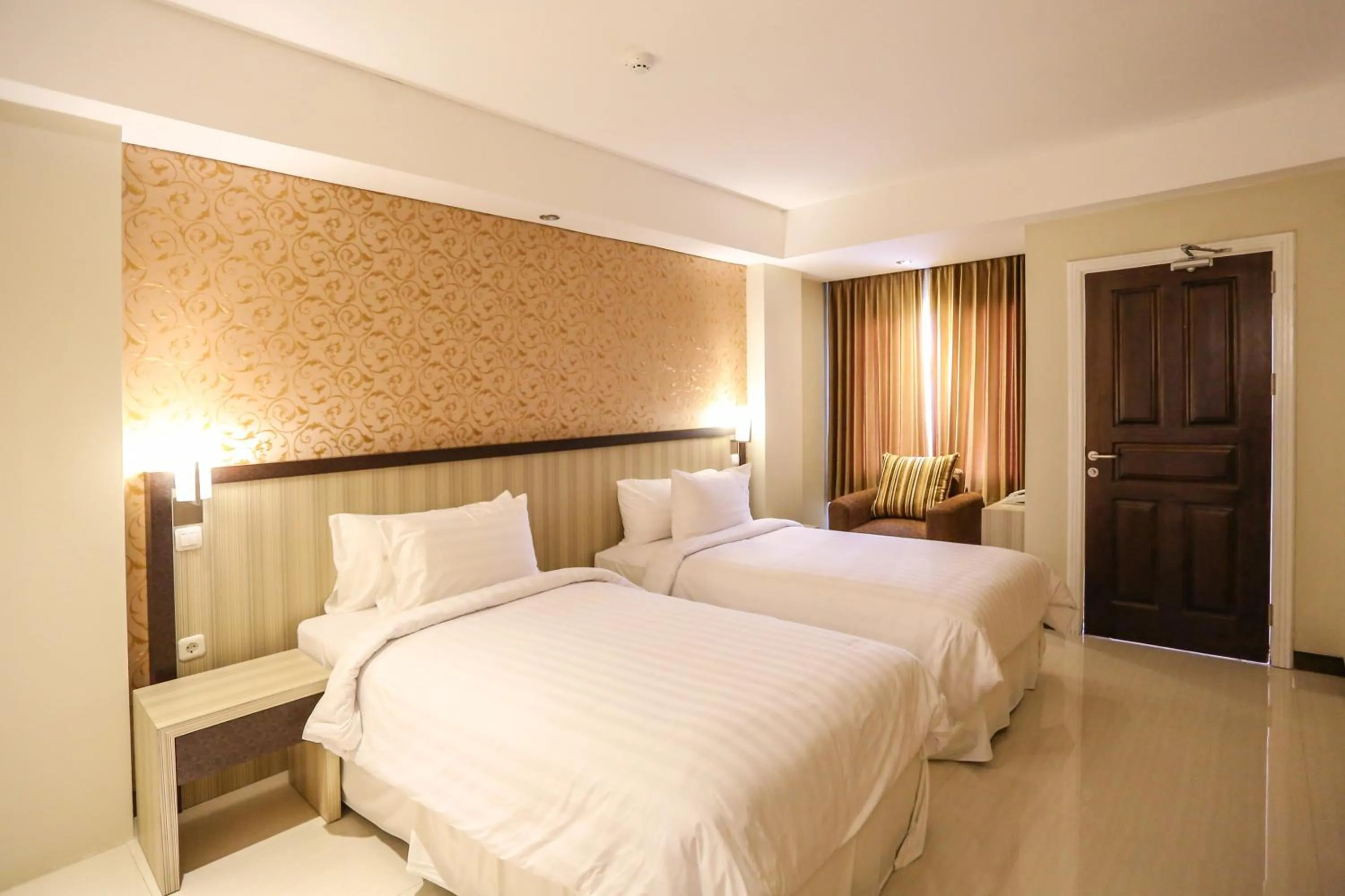 Balcony/Terrace, Bed in Sylvia Hotel Premier Kupang