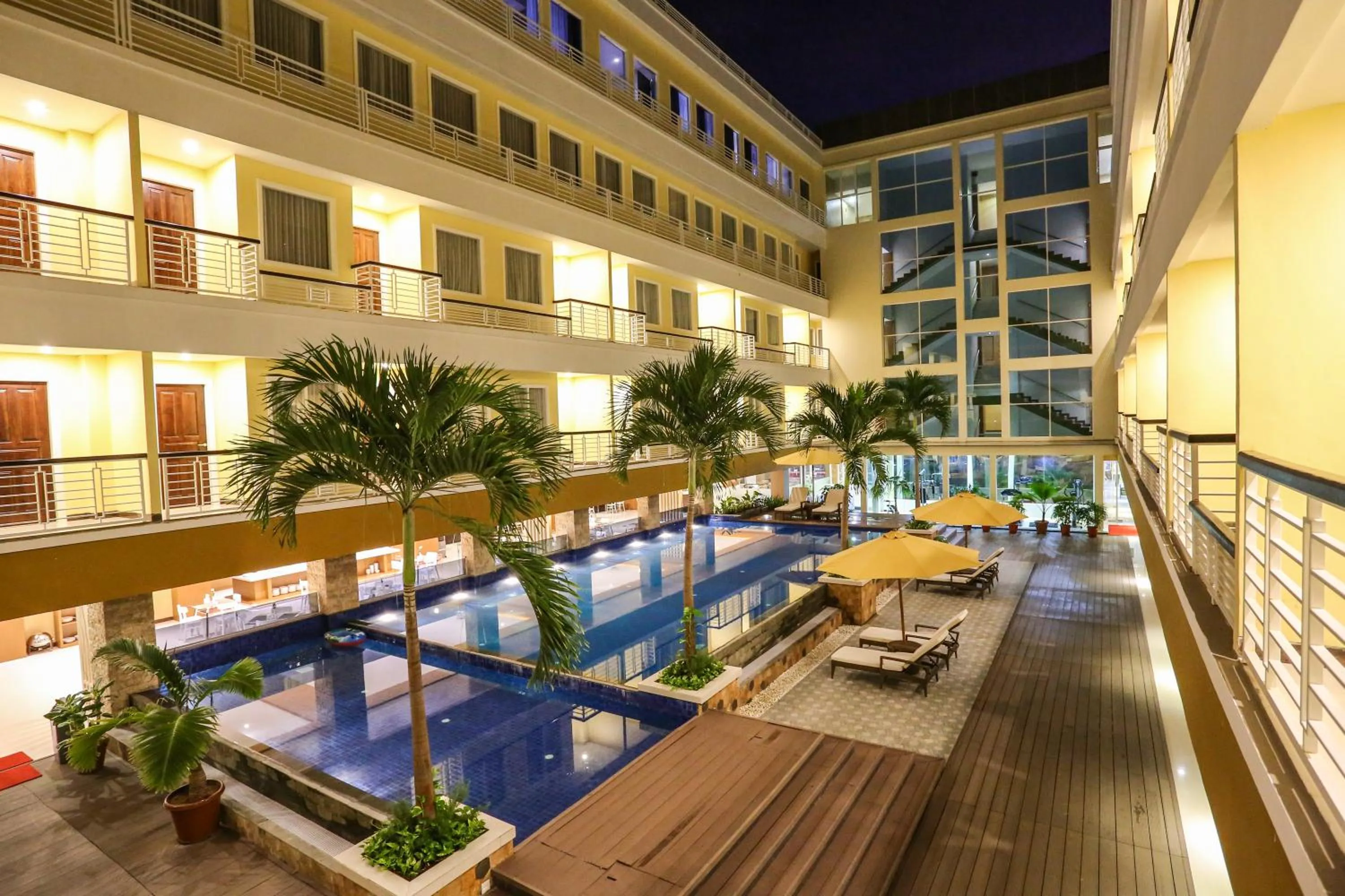 Restaurant/places to eat in Sylvia Hotel Premier Kupang