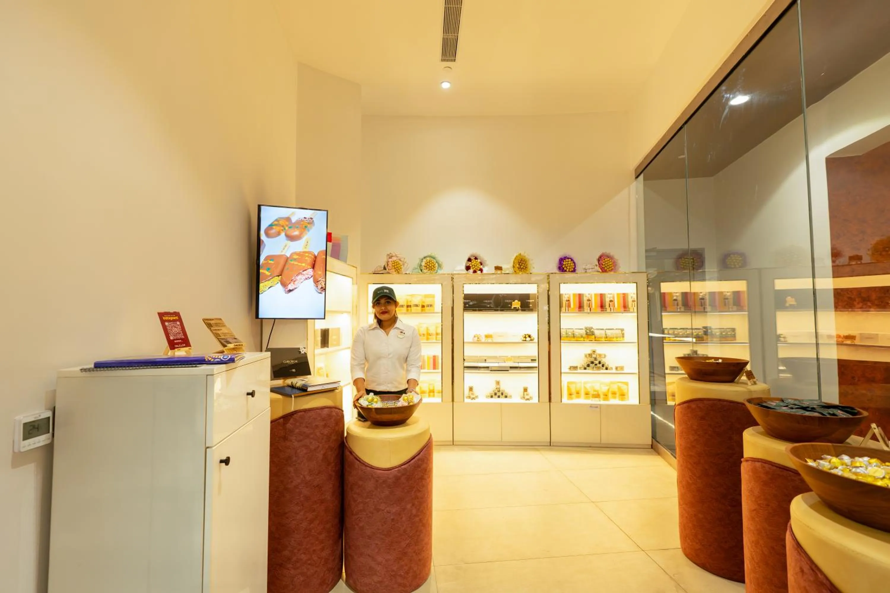 Food and drinks in 0484 Aero Lounge-Terminal 2 Cochin Airport Hotel