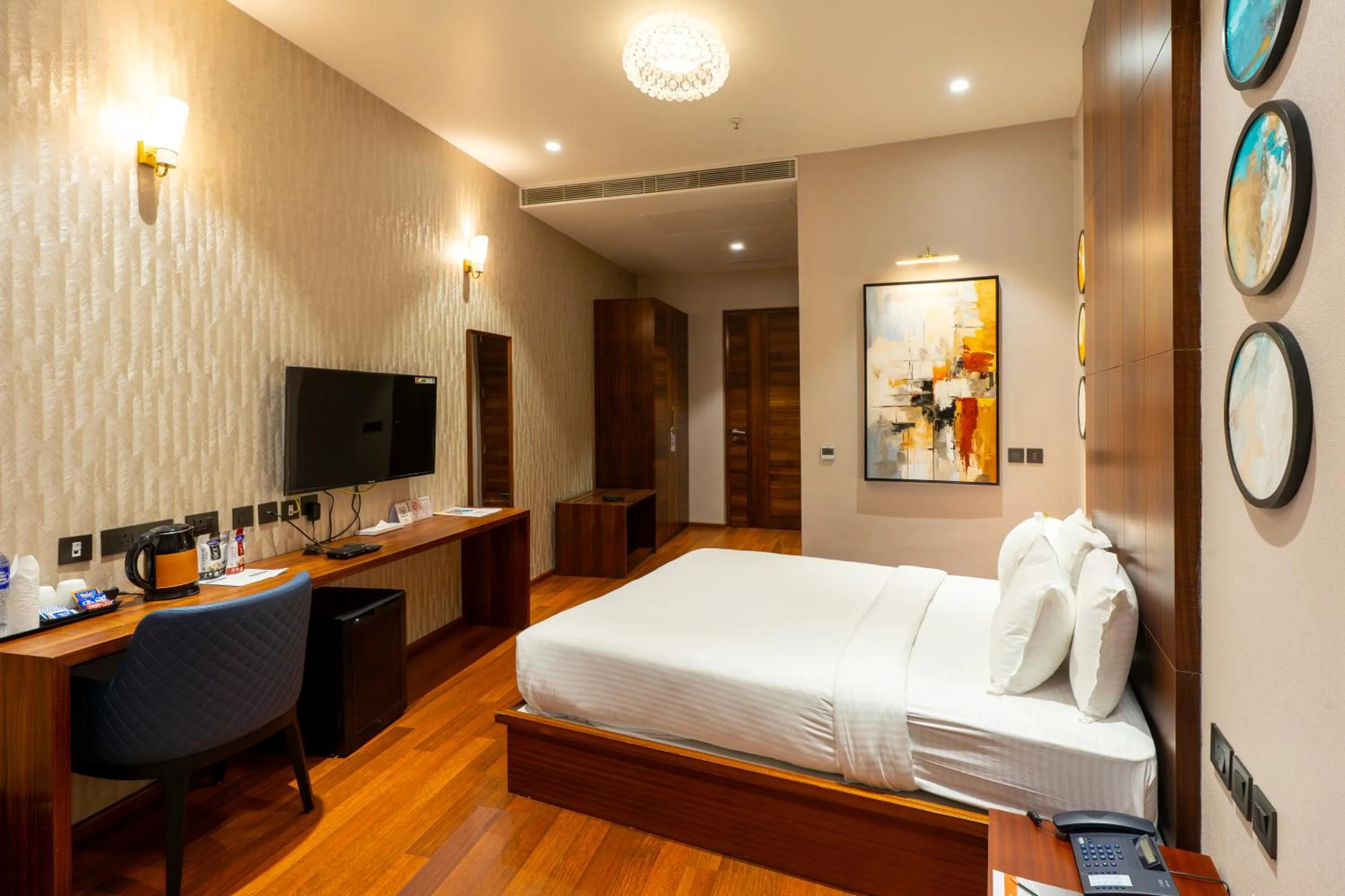 Bedroom, Bed in 0484 Aero Lounge-Terminal 2 Cochin Airport Hotel