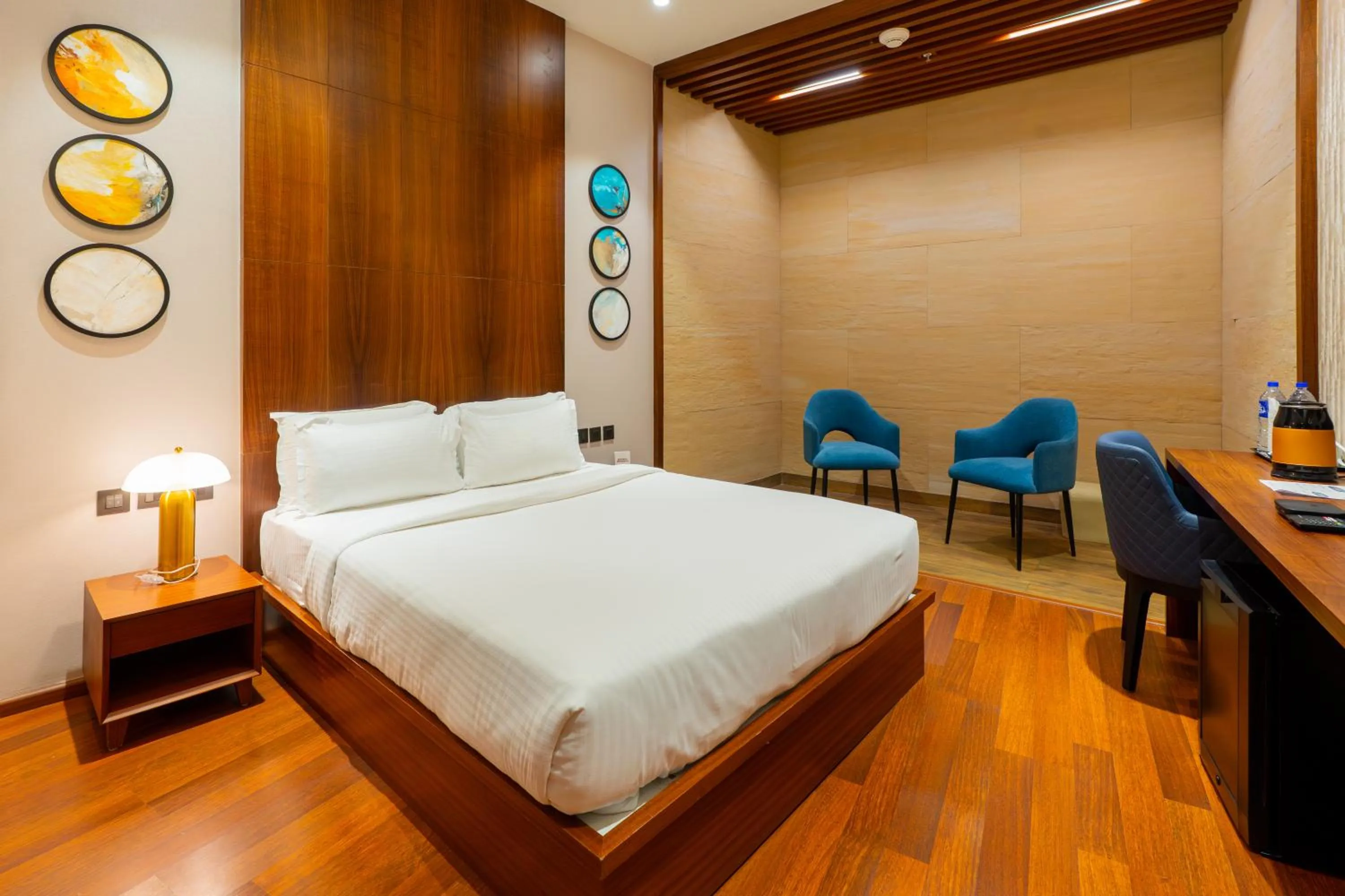 Bedroom, Bed in 0484 Aero Lounge-Terminal 2 Cochin Airport Hotel