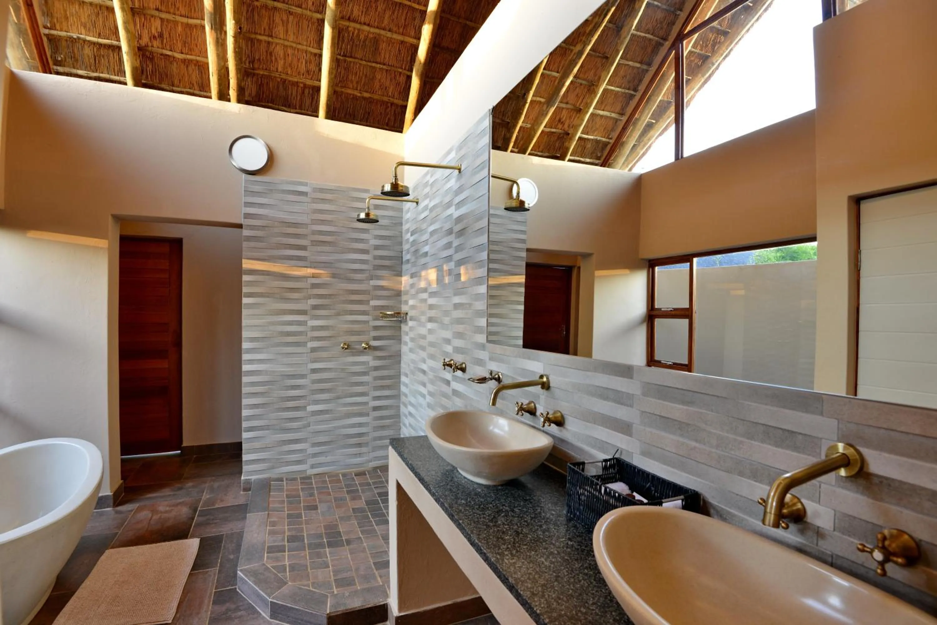 Bathroom in Black Rhino Game Lodge