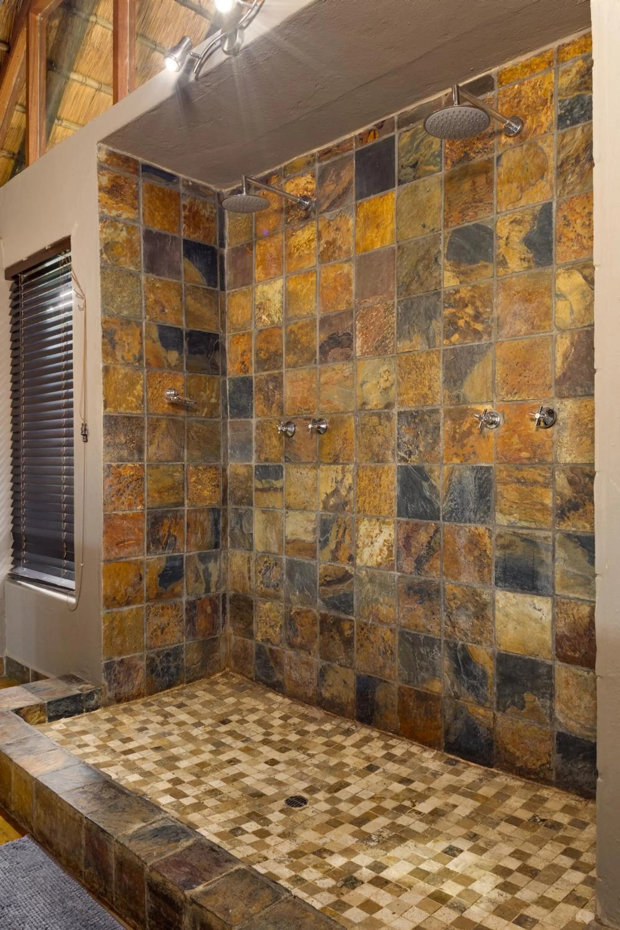 Shower in Black Rhino Game Lodge