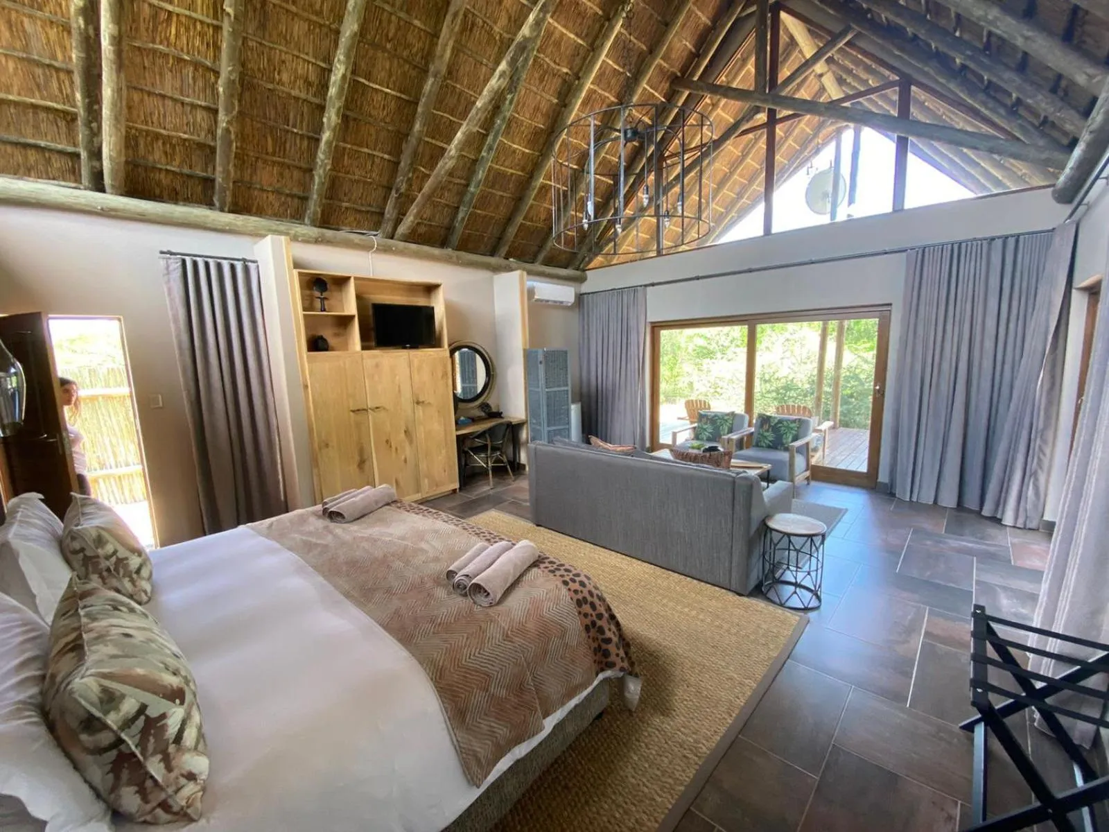 Photo of the whole room, Bed in Black Rhino Game Lodge