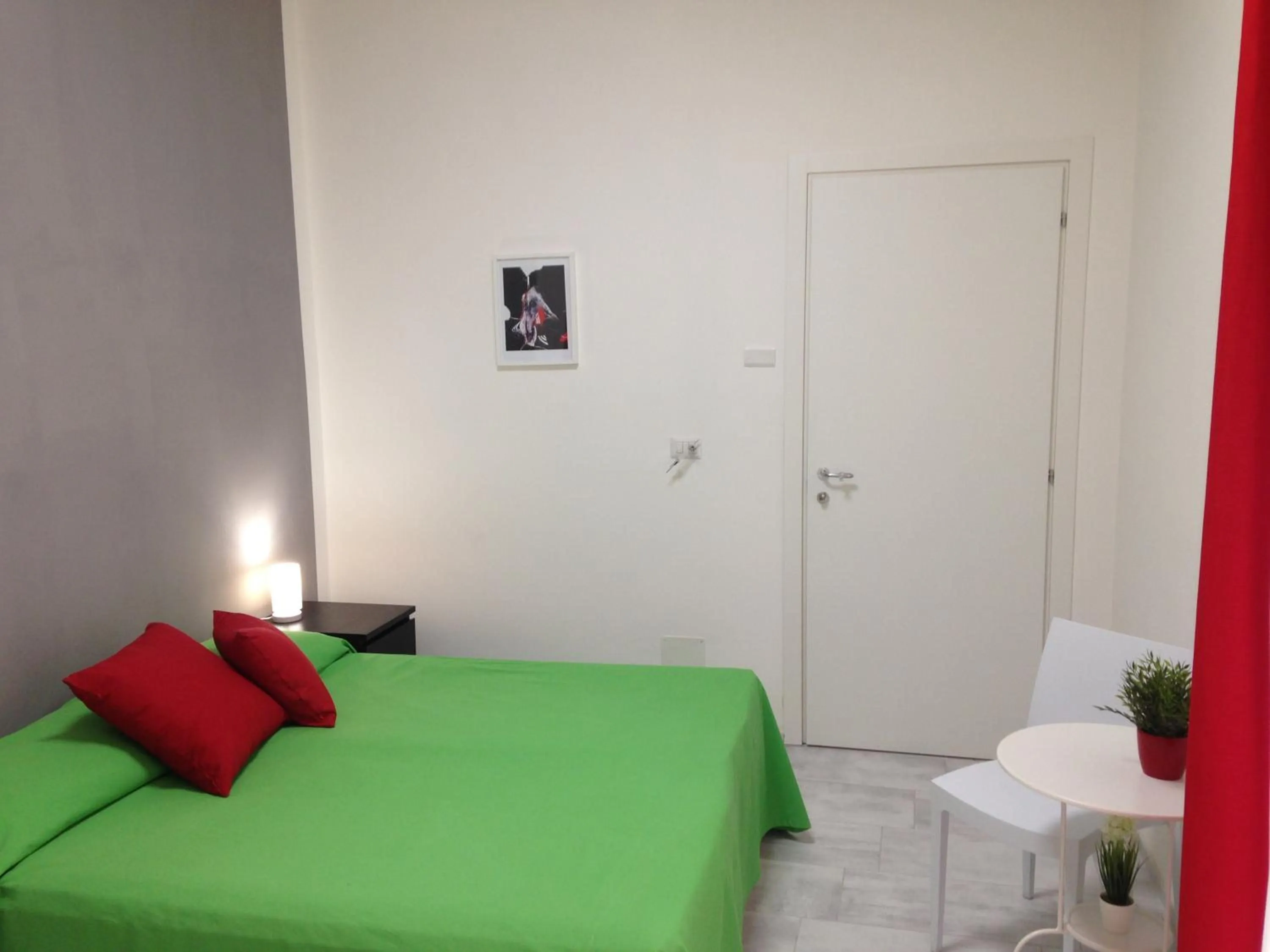 Photo of the whole room, Bed in Be Inn