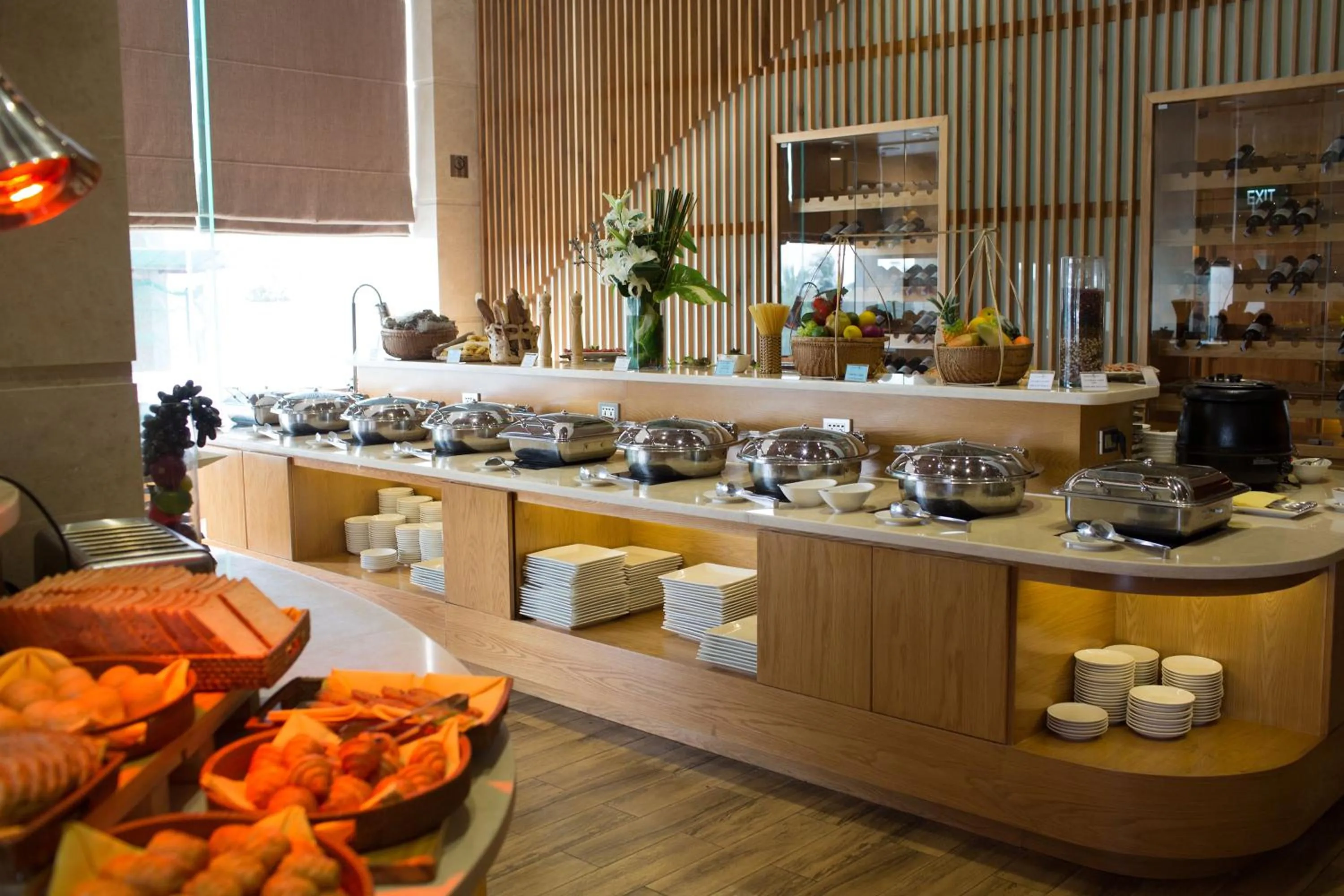 Restaurant/places to eat in Diamond Sea Hotel