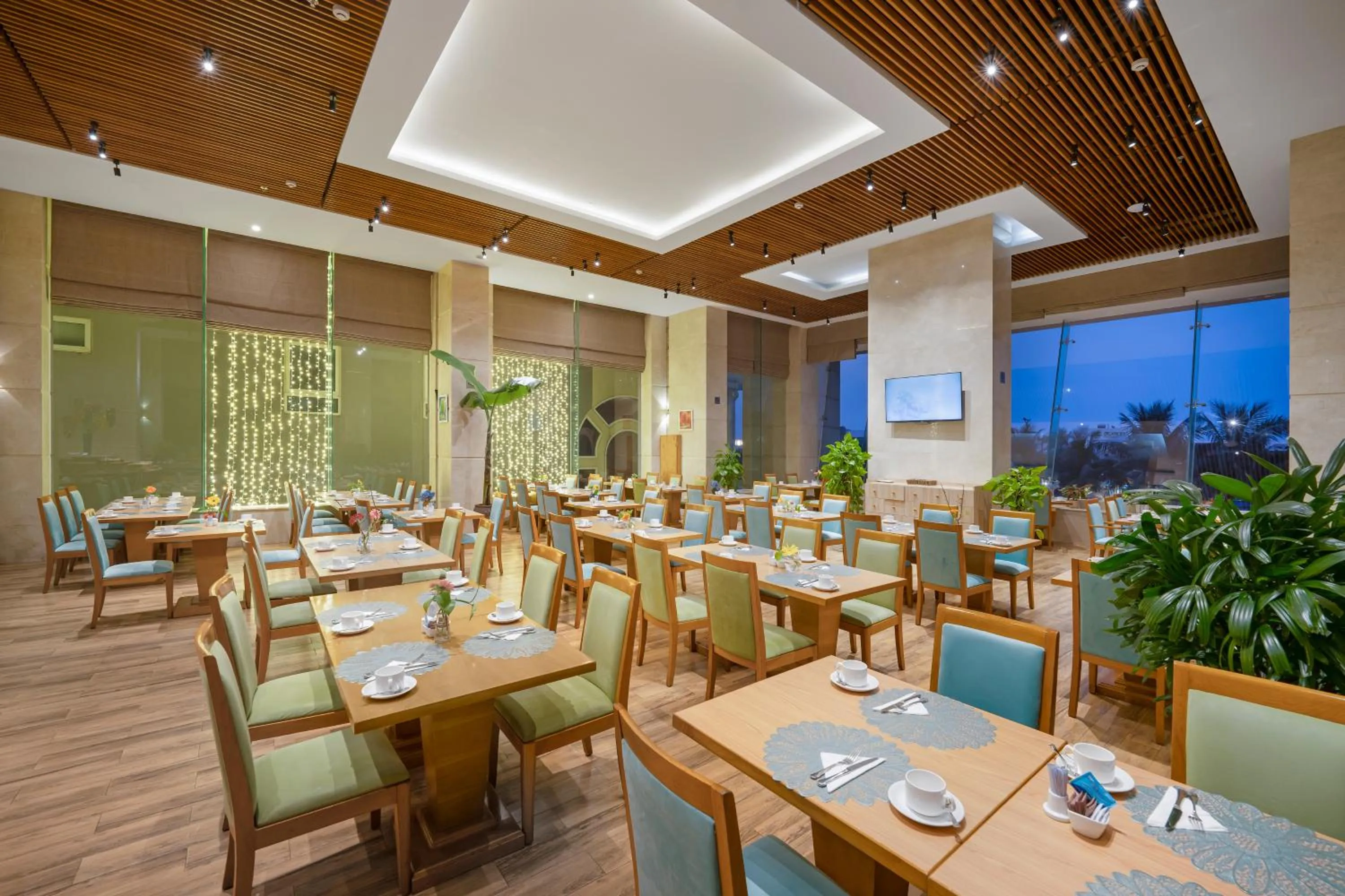 Restaurant/places to eat in Diamond Sea Hotel