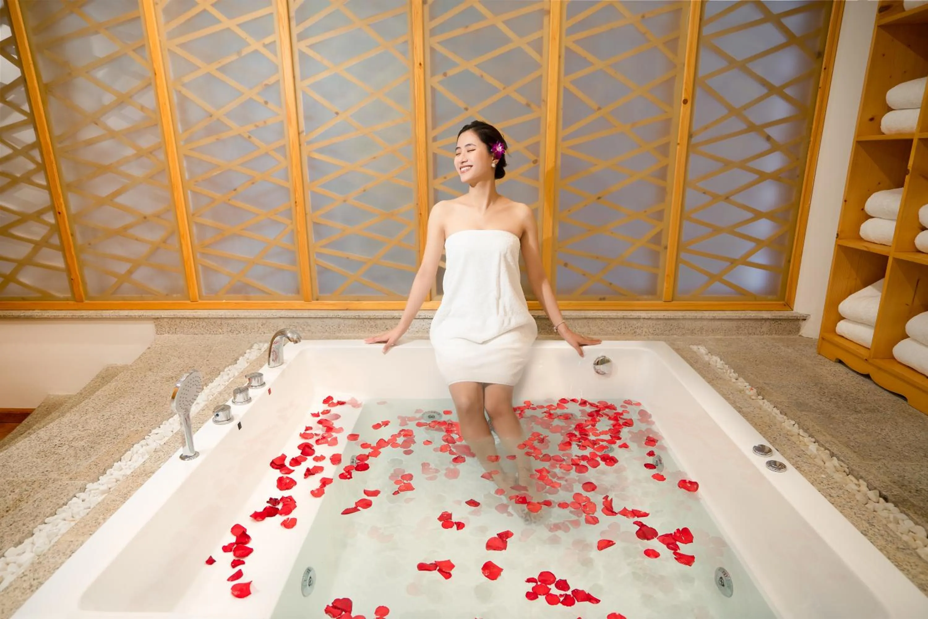 Hot Tub in Diamond Sea Hotel