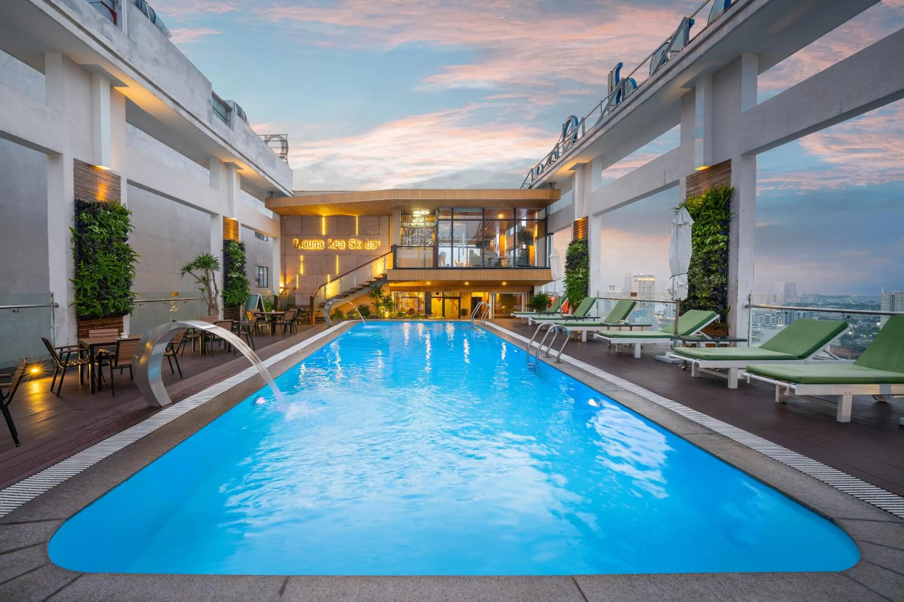 Lounge or bar in Diamond Sea Hotel