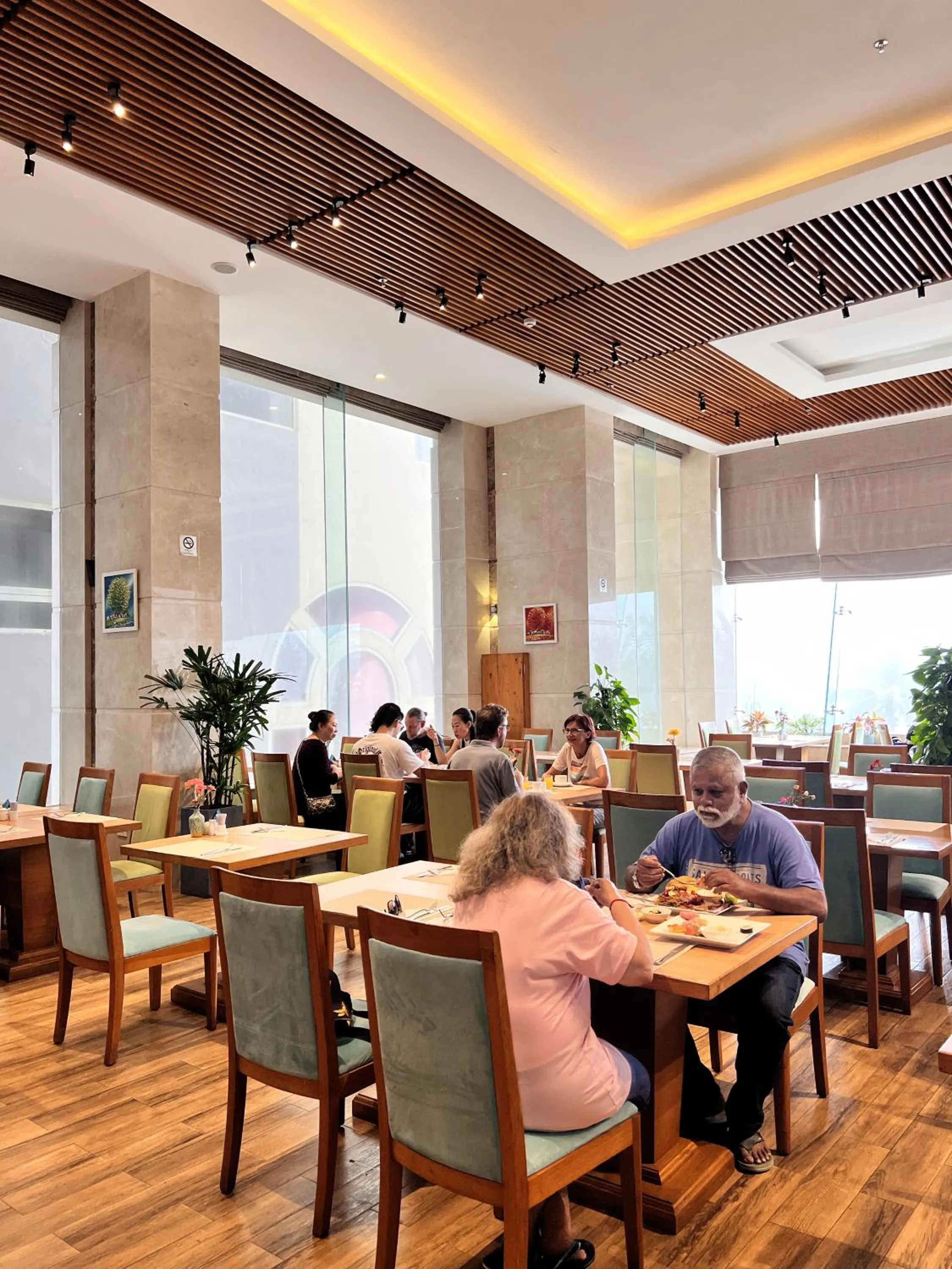 Restaurant/places to eat in Diamond Sea Hotel