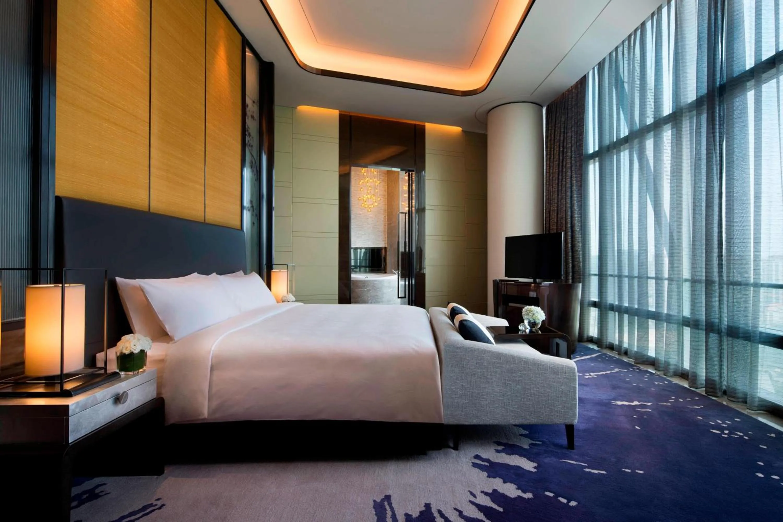 Photo of the whole room, Bed in JW Marriott Hotel Shenzhen Bao'an International Airport