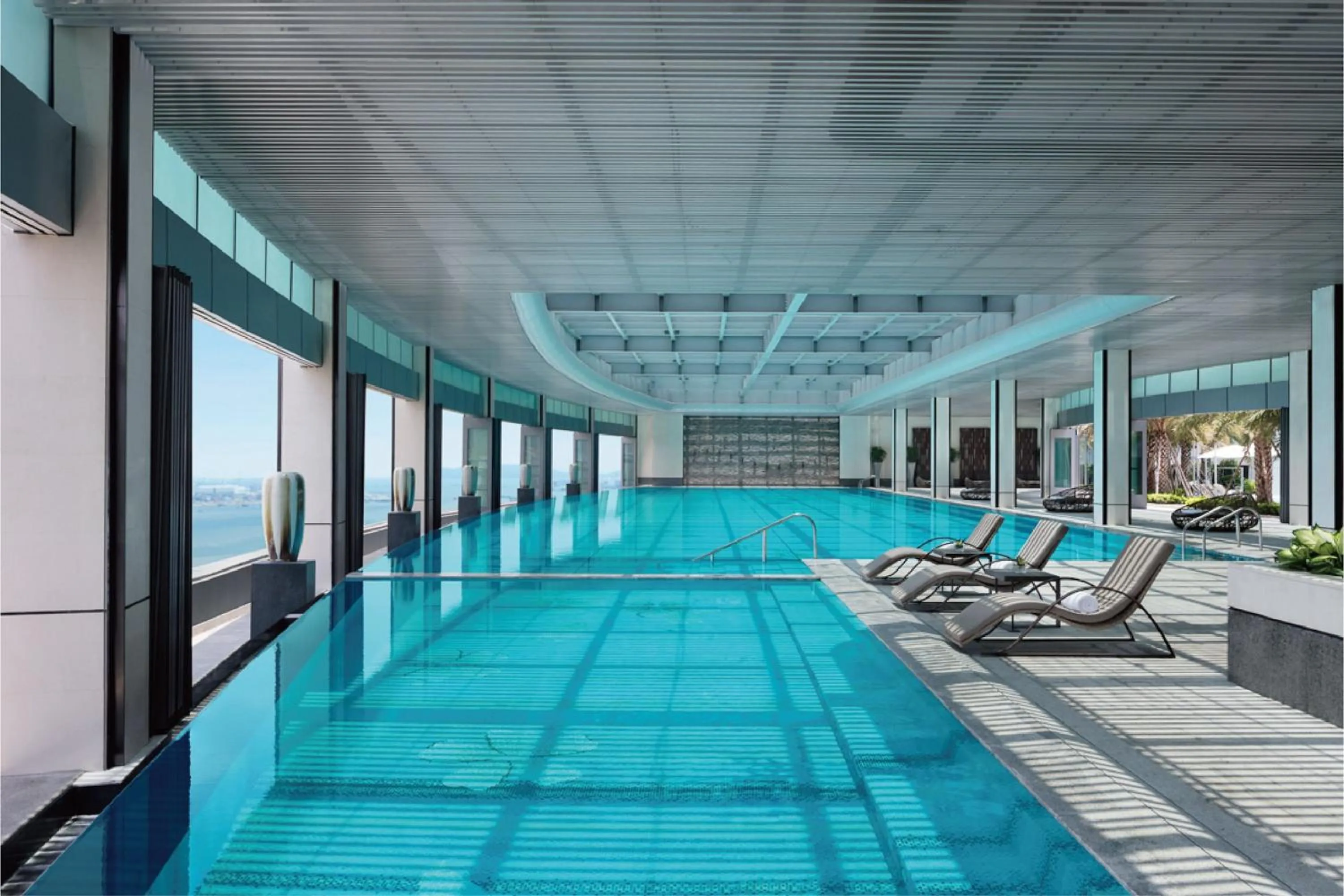 Swimming pool in JW Marriott Hotel Shenzhen Bao'an International Airport
