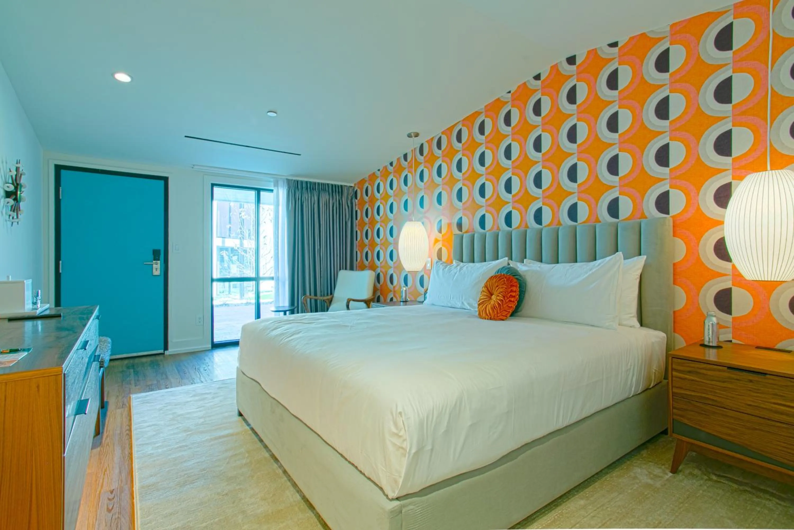Nostalgic King, Magic Fingers Bed in Interstate Inn