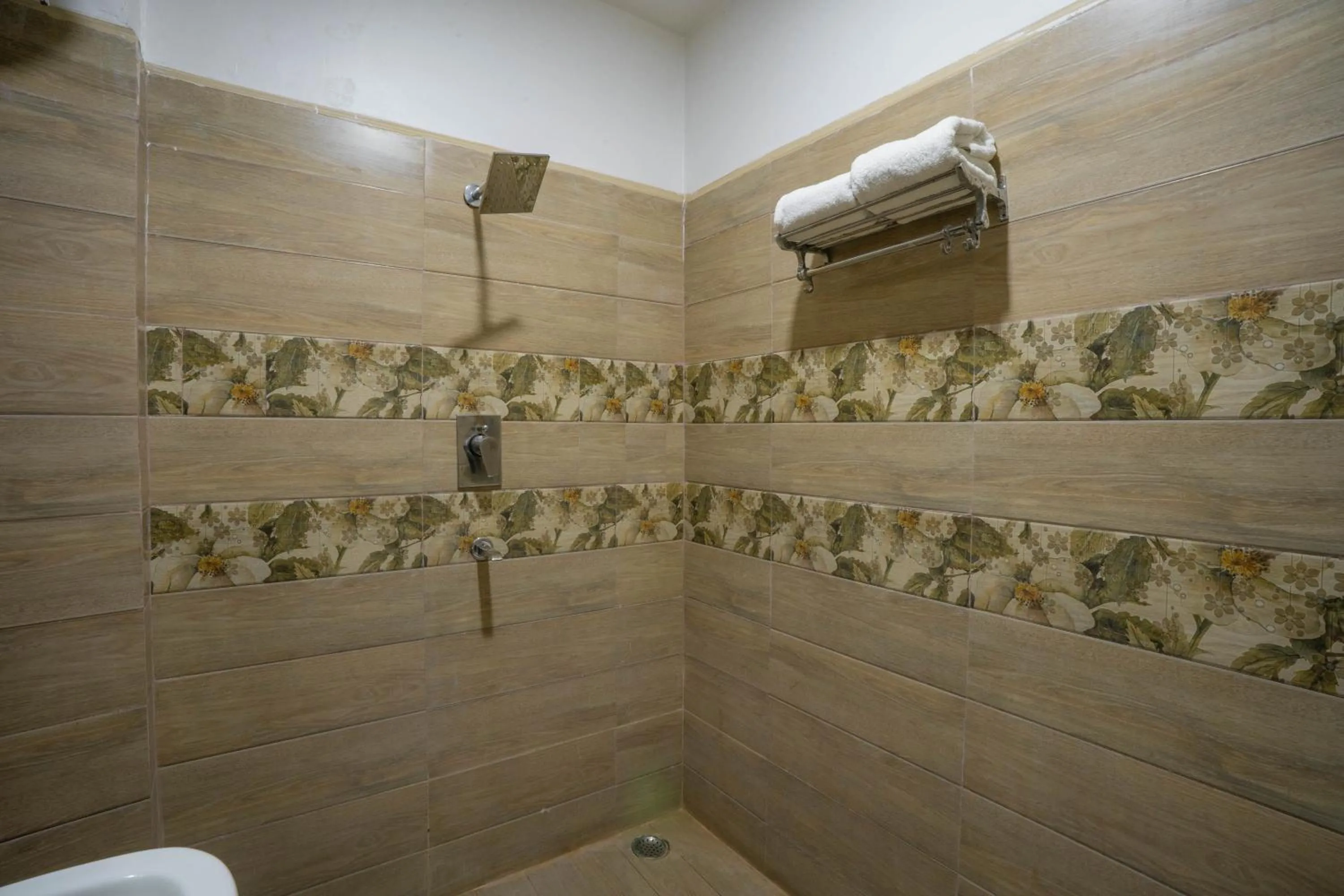 Shower in Hotel Kiaara