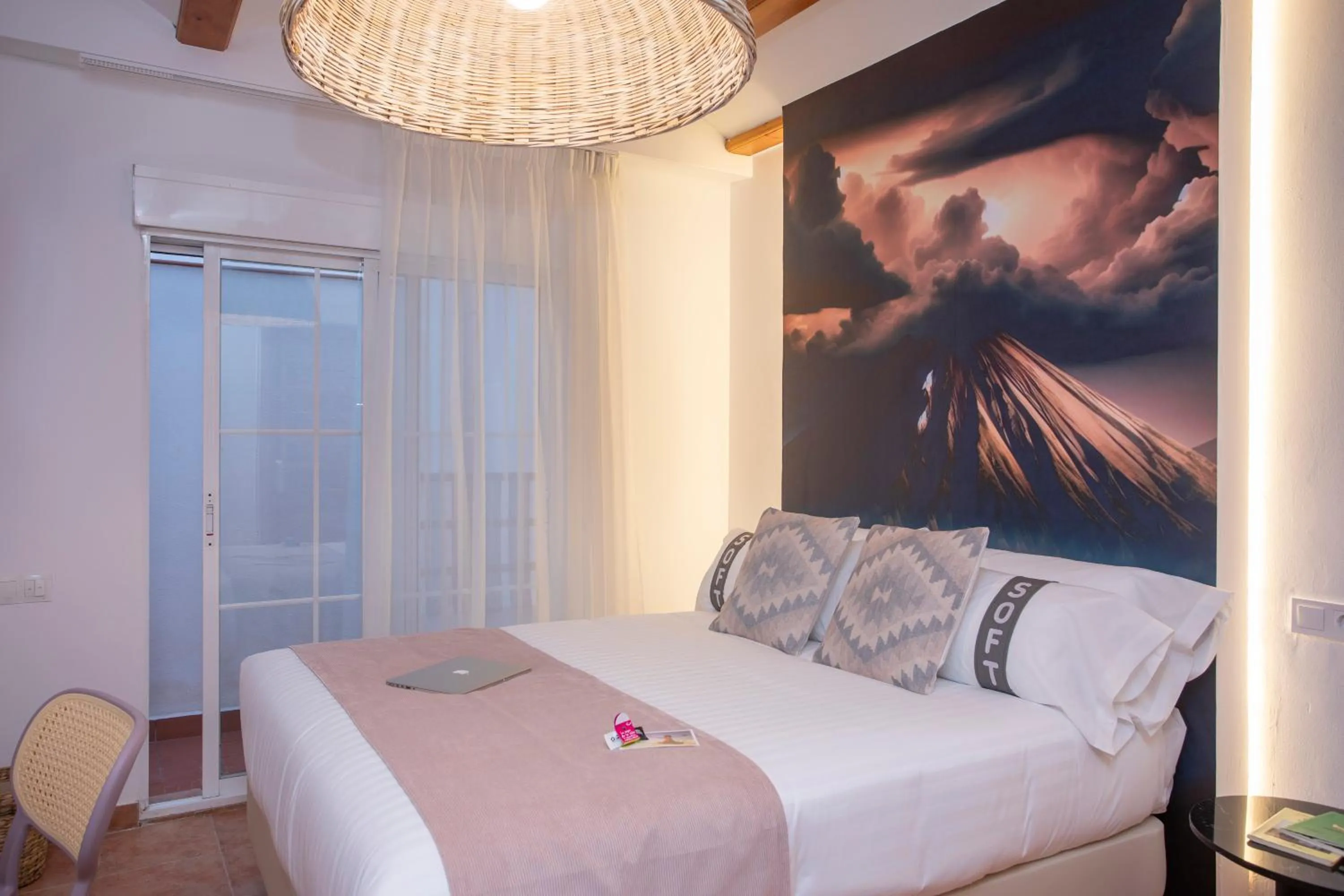 Photo of the whole room, Bed in Casual Natura Valencia