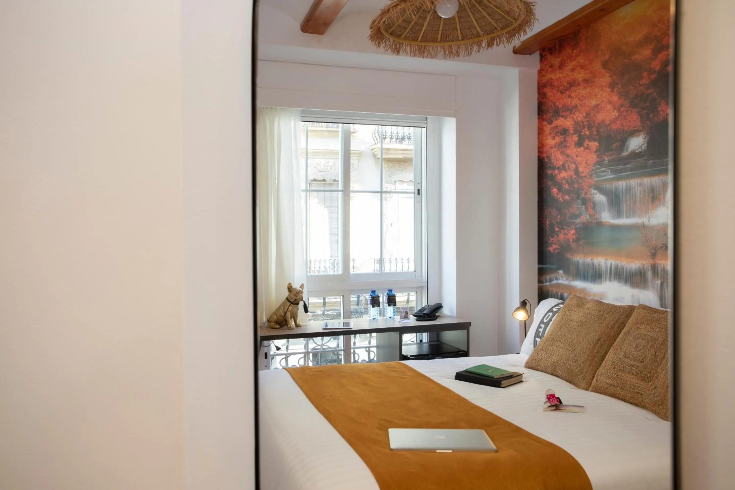 Photo of the whole room, Bed in Casual Natura Valencia