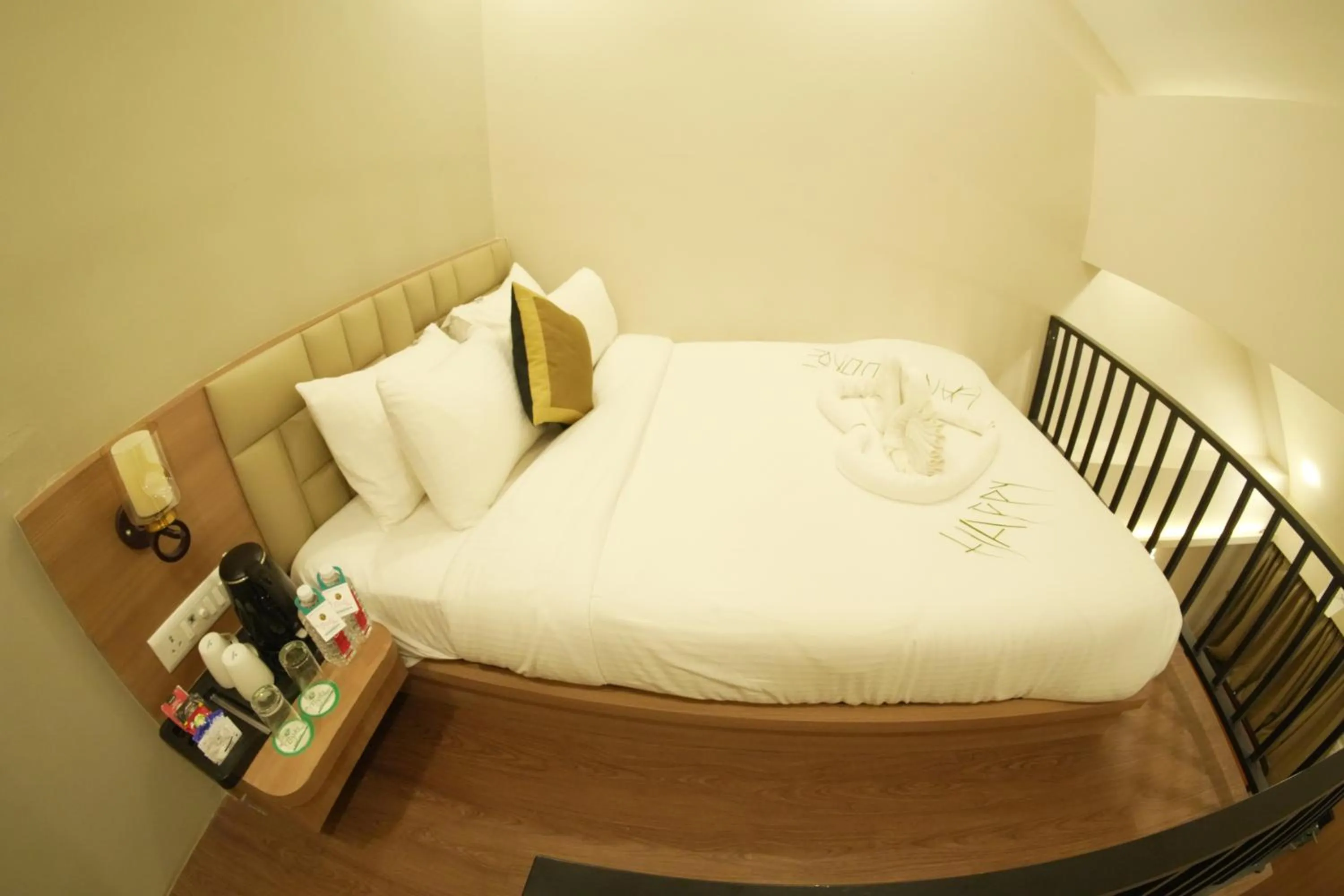 Bedroom, Bed in The Byke Shanti Villa - Mahableshwar